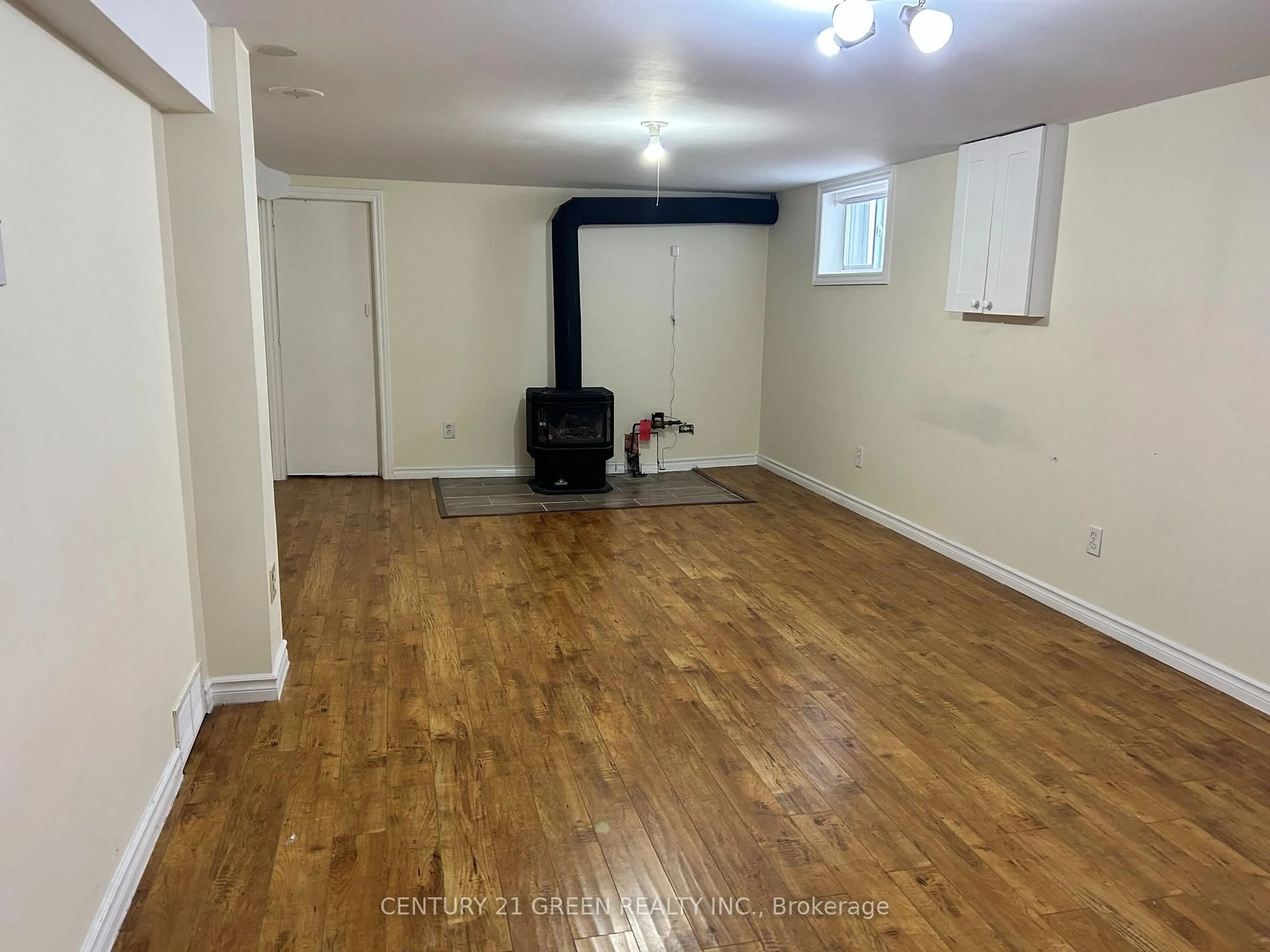 A pic of a room for 100 Reid Ave, Hamilton Ontario L8K 3V1