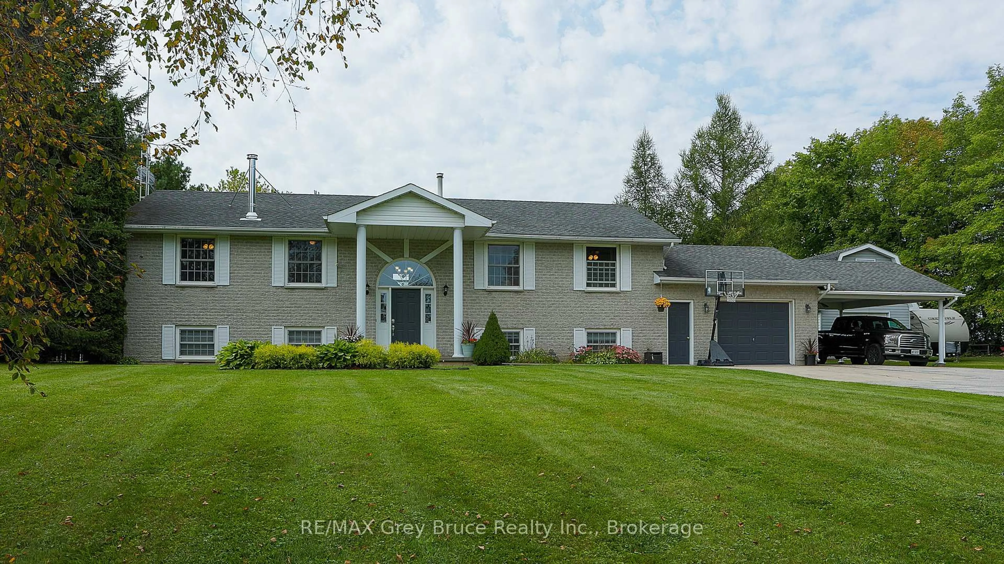 Home with vinyl exterior material, unknown for 397810 Concession Rd 10, Meaford Ontario N4K 5N8