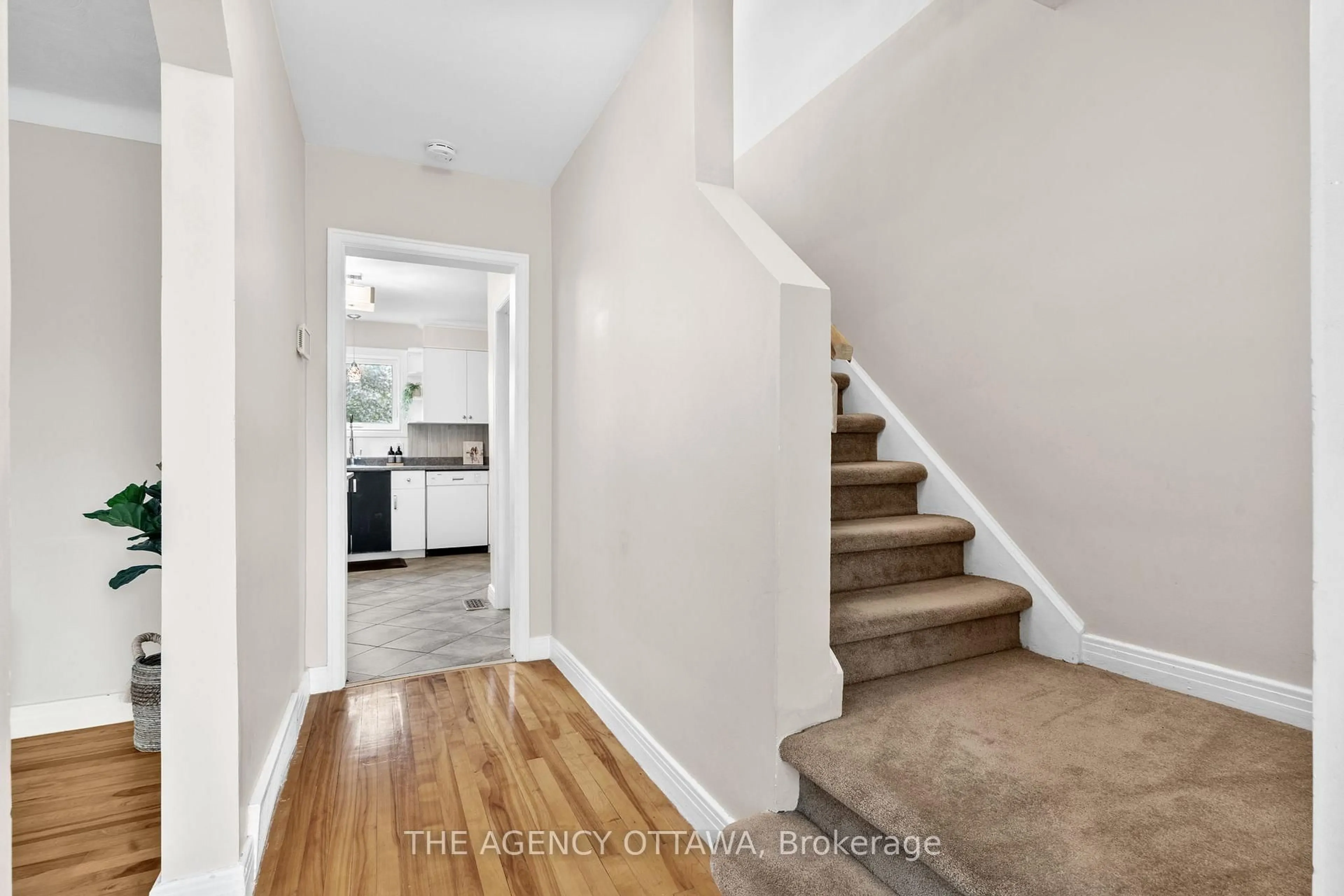 Unknown for 659 Alesther St, Ottawa Ontario K1K 1H8