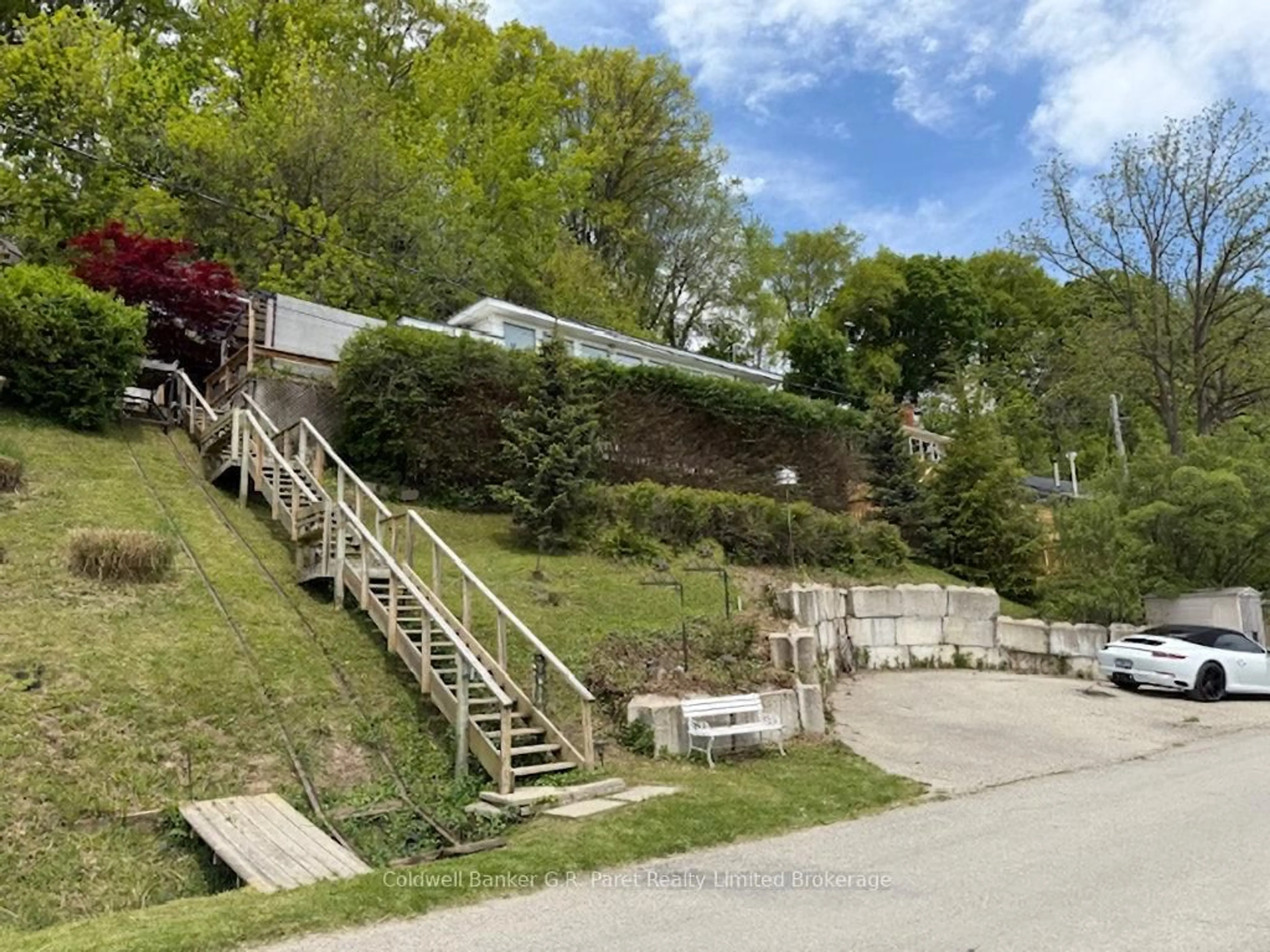 A pic from outside/outdoor area/front of a property/back of a property/a pic from drone, mountain view for 61 Bluewater Ave, Norfolk Ontario N0E 1P0