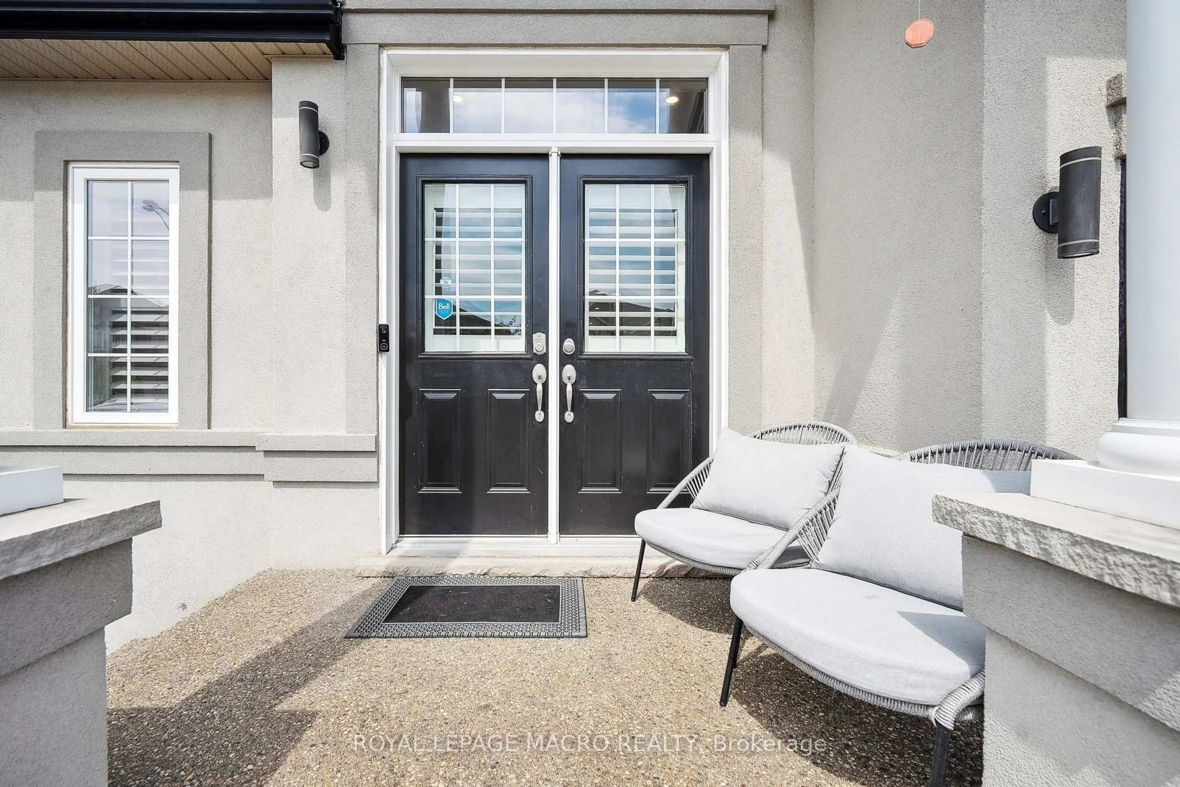 Indoor entryway for 80 Bellroyal Cres, Hamilton Ontario L8J 0E7