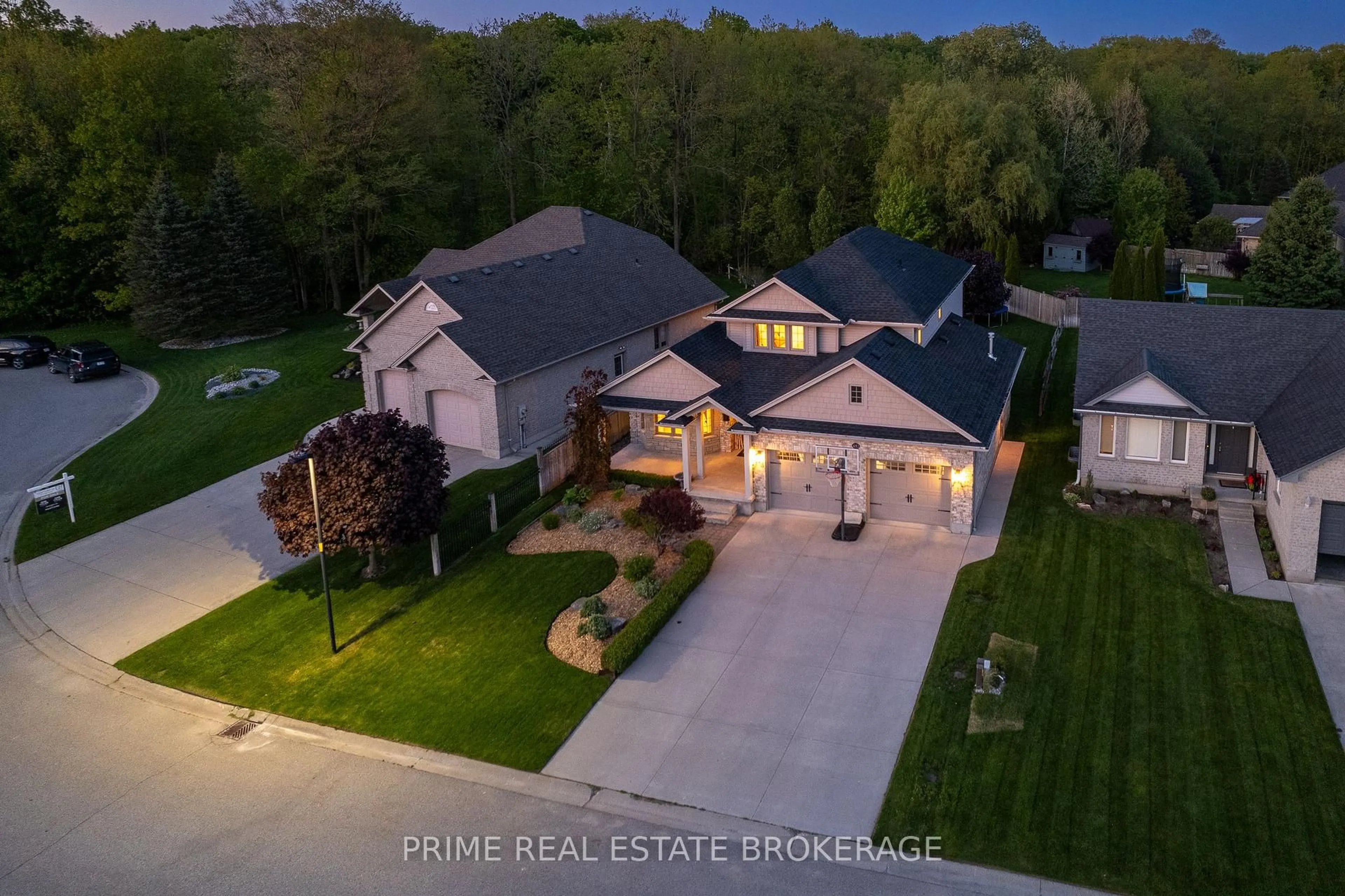 A pic from outside/outdoor area/front of a property/back of a property/a pic from drone, street for 483 Petersen Ave, Strathroy-Caradoc Ontario N7G 4L5