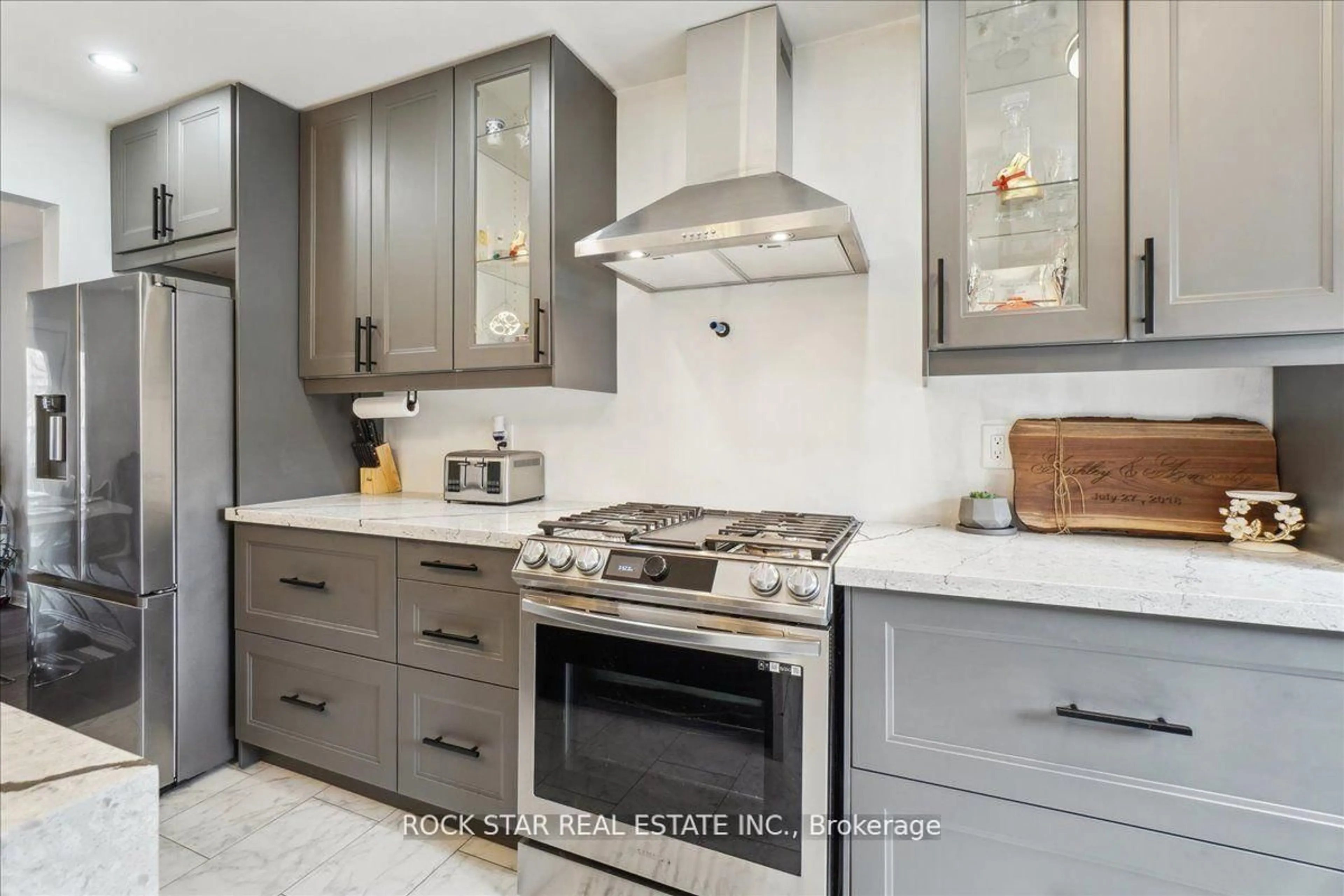 Contemporary kitchen, ceramic/tile floor for 141 IRONWOOD Rd, Guelph Ontario N1G 3P5