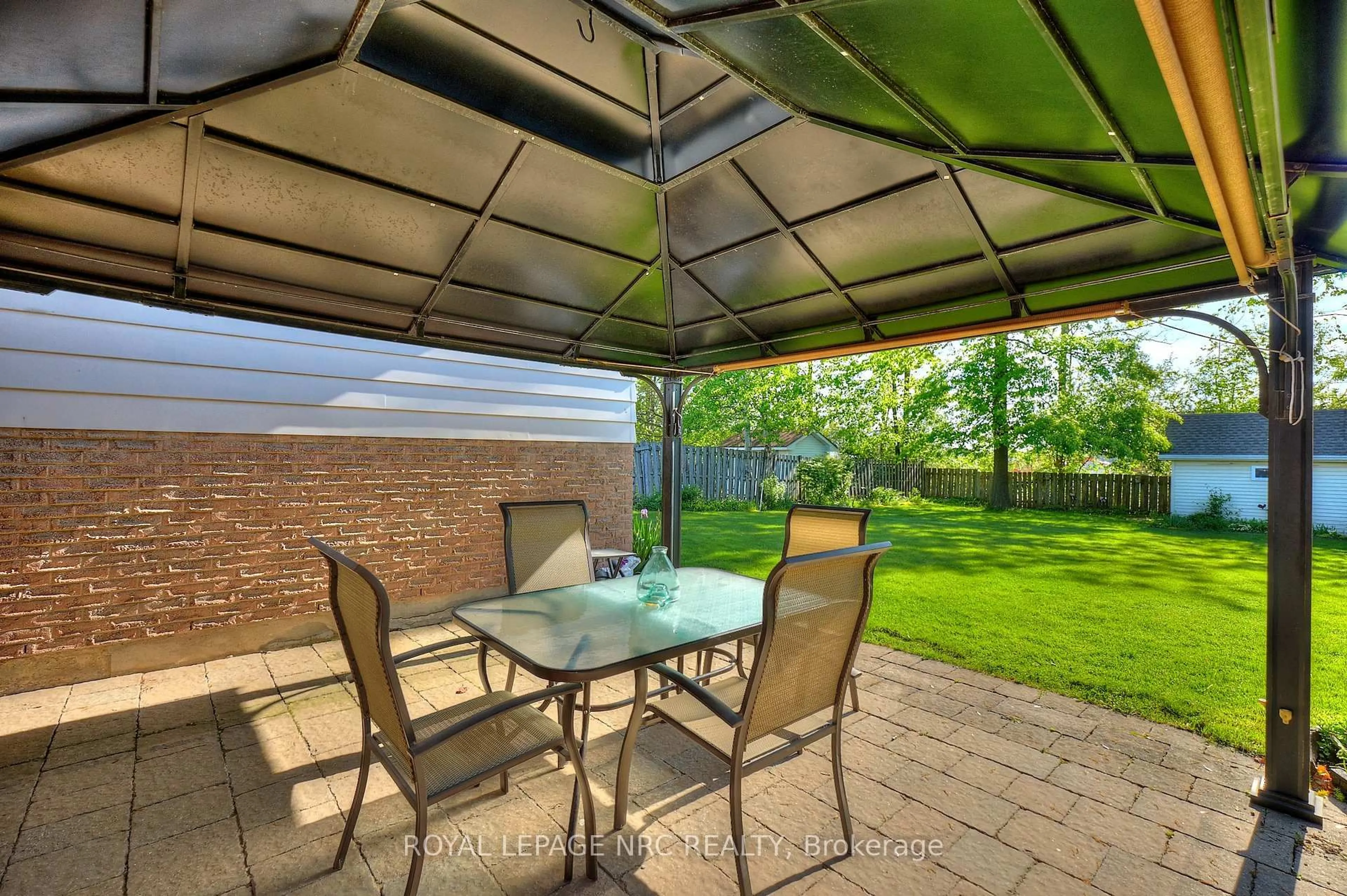 Patio, street for 88 Royal Oak Dr, Welland Ontario L3C 5V9