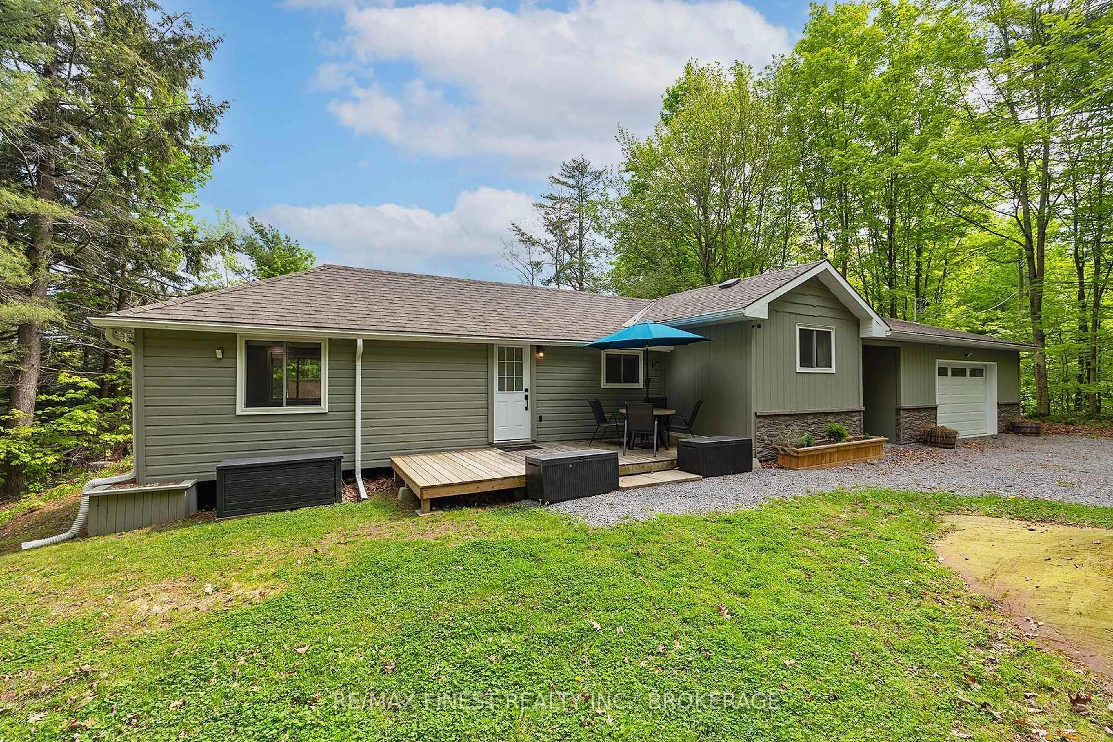 Home with vinyl exterior material, street for 4677 Lakewood Lane, Battersea Ontario K0H 1H0