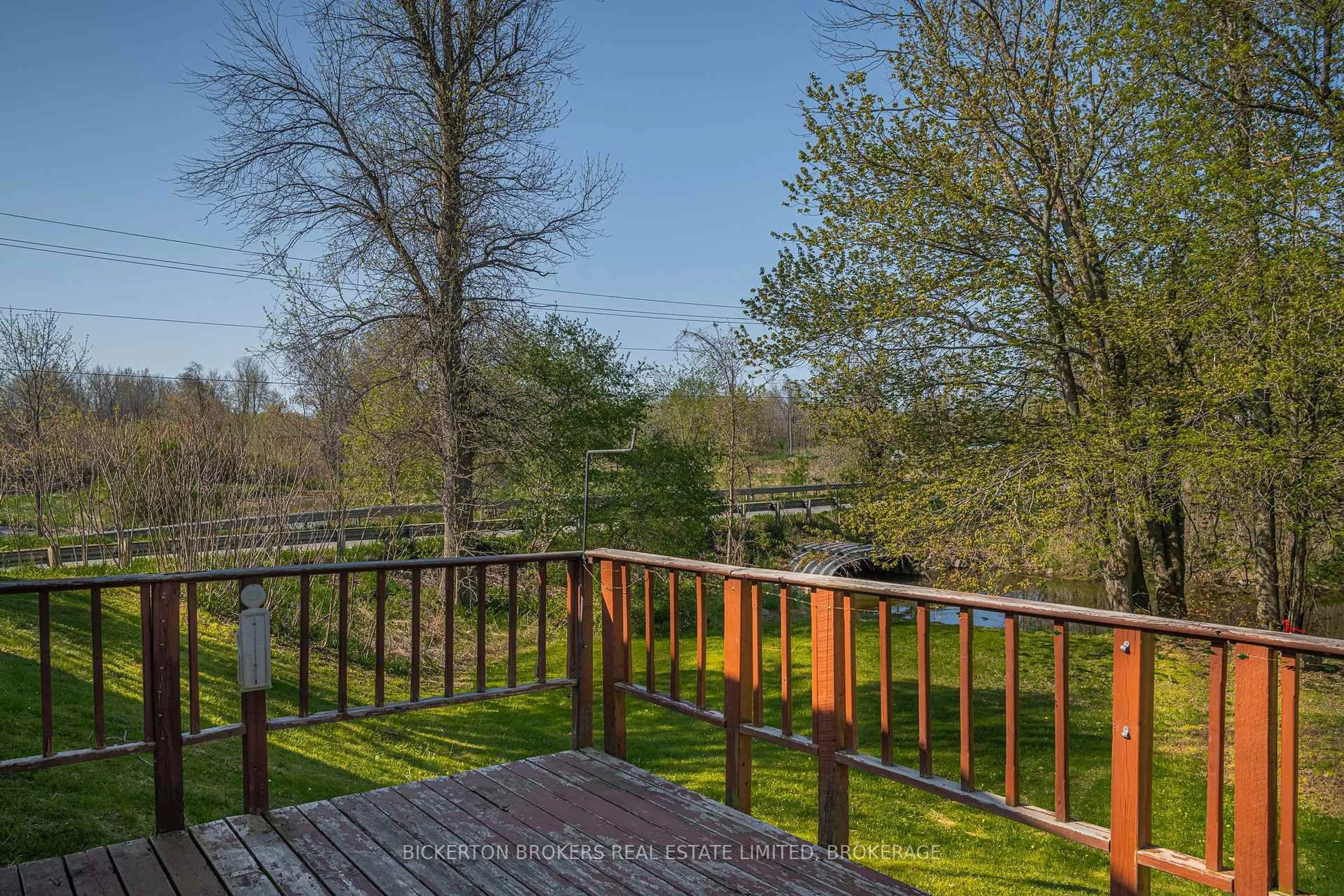 A pic from outside/outdoor area/front of a property/back of a property/a pic from drone, water/lake/river/ocean view for 29 Maplegrove Rd, Front of Leeds & Seeleys Bay Ontario K7G 2V3