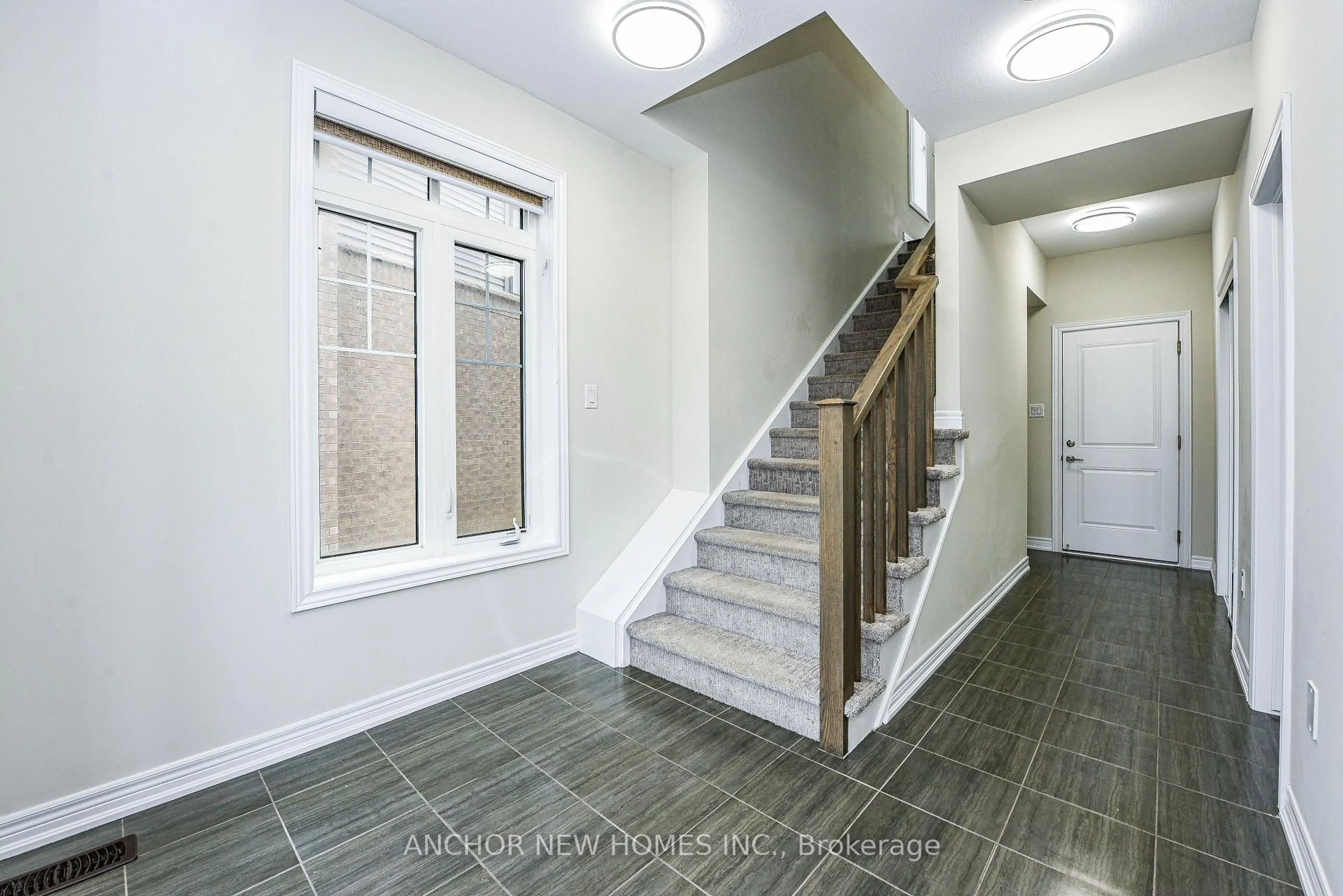 Indoor entryway for 10 Birmingham Dr #23, Cambridge Ontario N1R 0C6