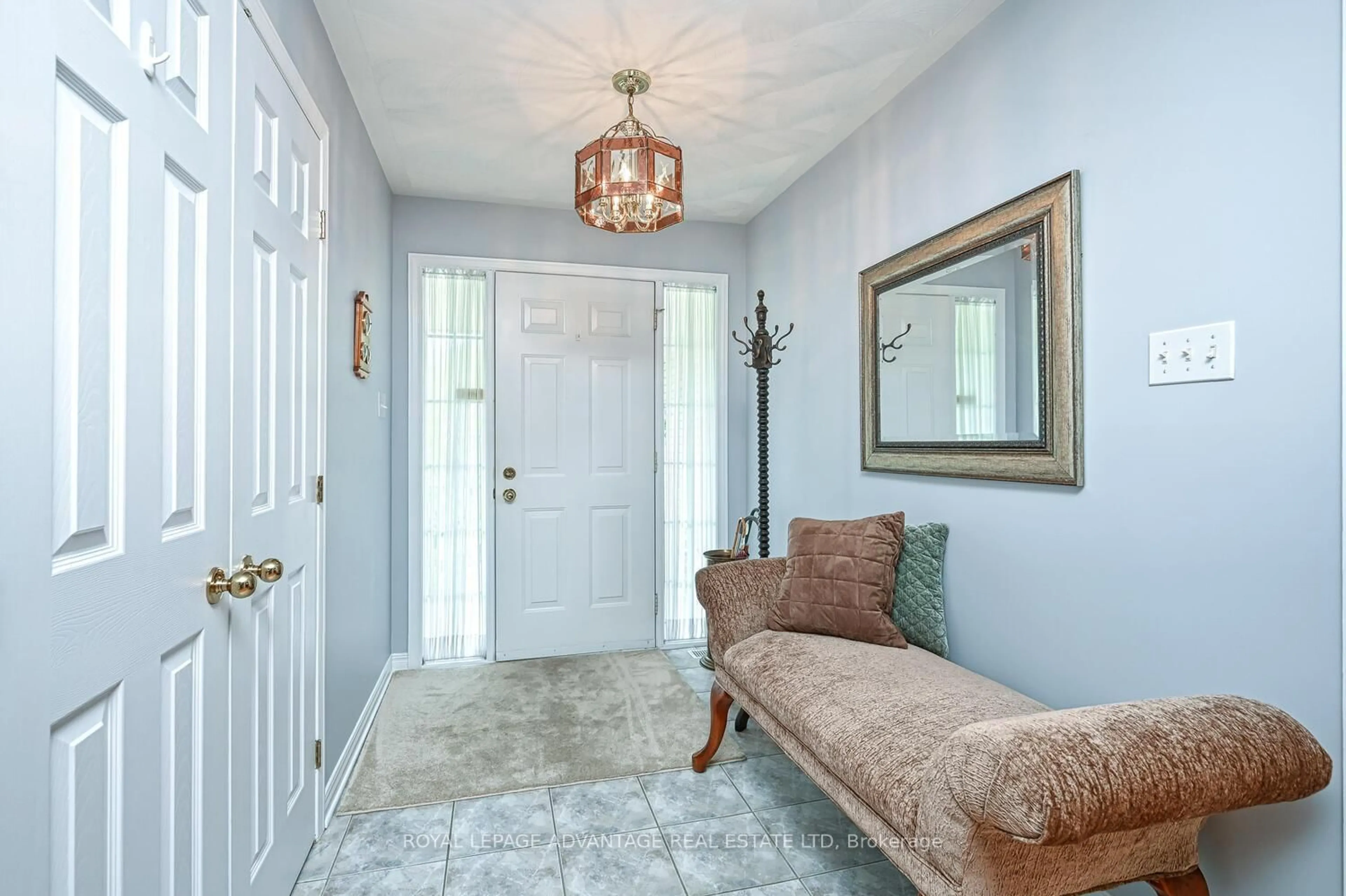 Indoor entryway for 3 South Point Dr, Rideau Lakes Ontario K7A 4S5