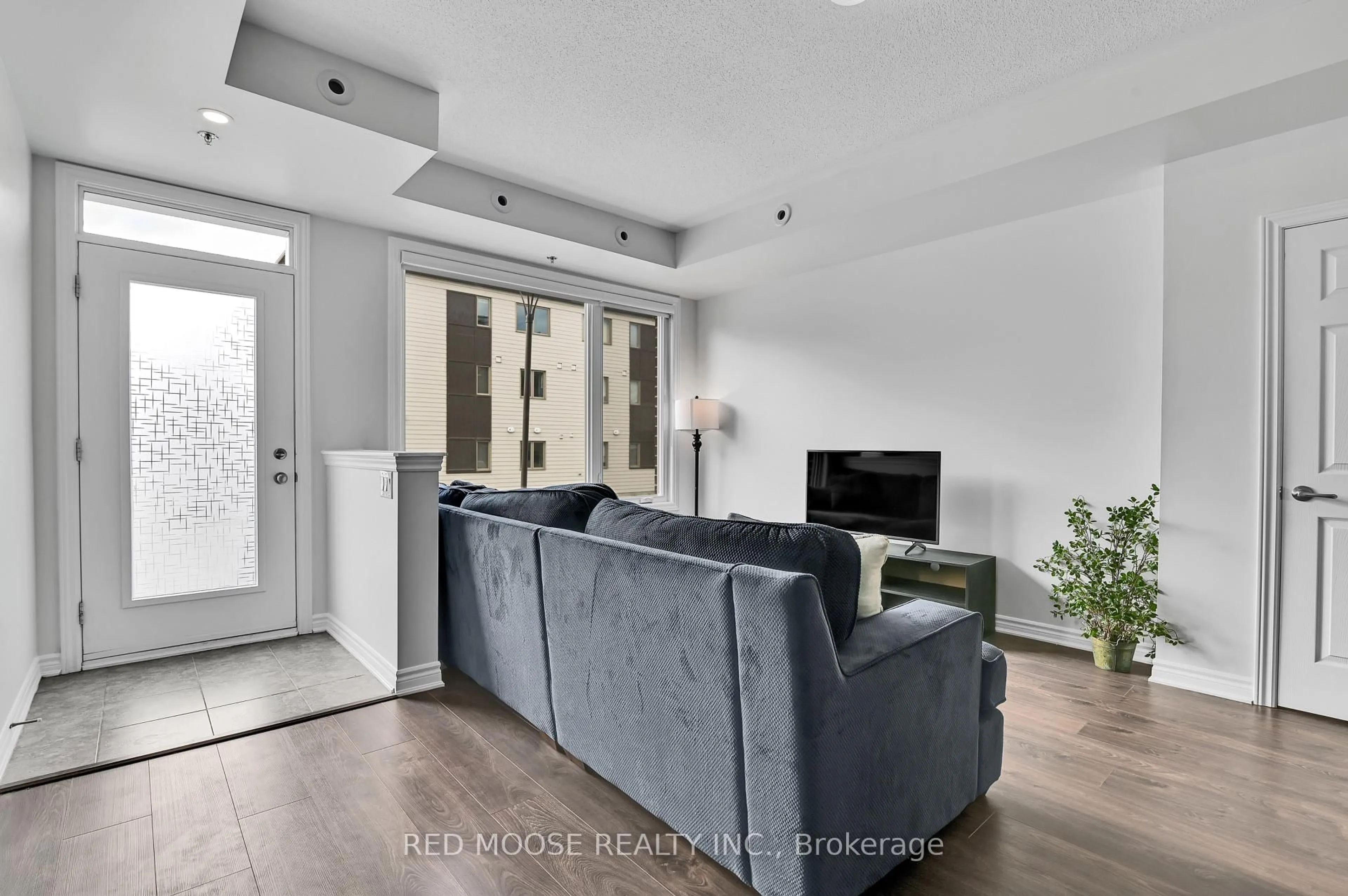 Living room with furniture, unknown for 515 Takamose Private, Ottawa Ontario K1K 5A5