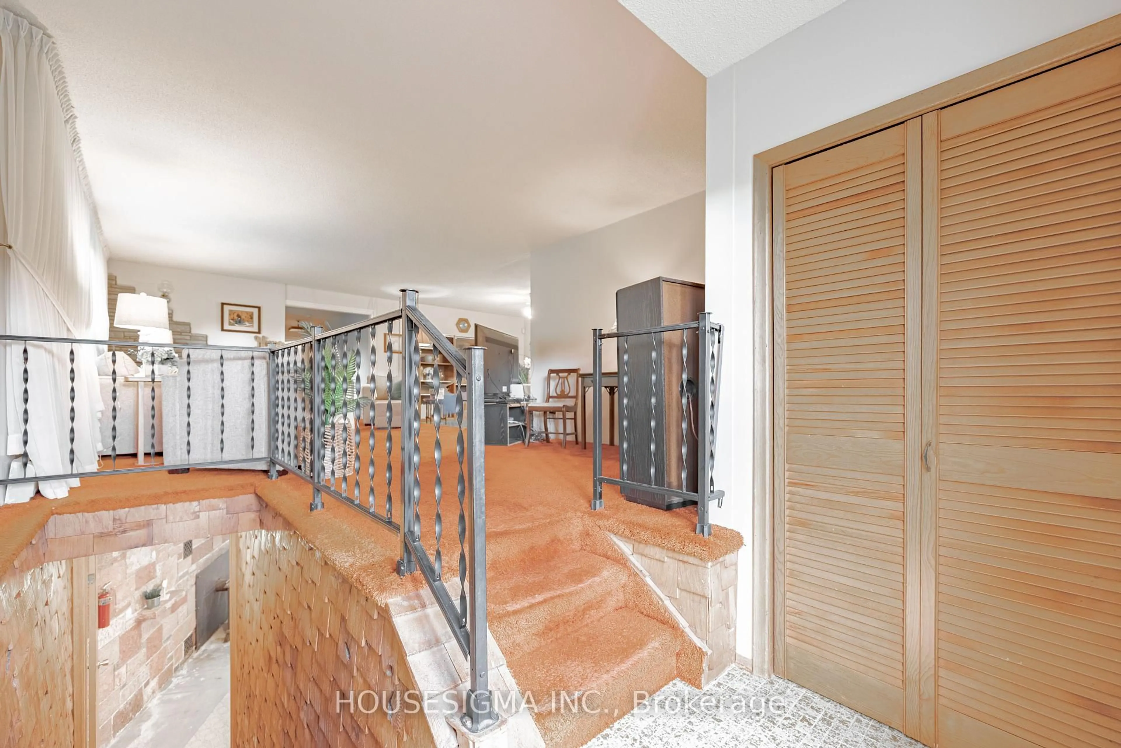 Indoor foyer for 7470 Highway 35, Kawartha Lakes Ontario K0M 2K0