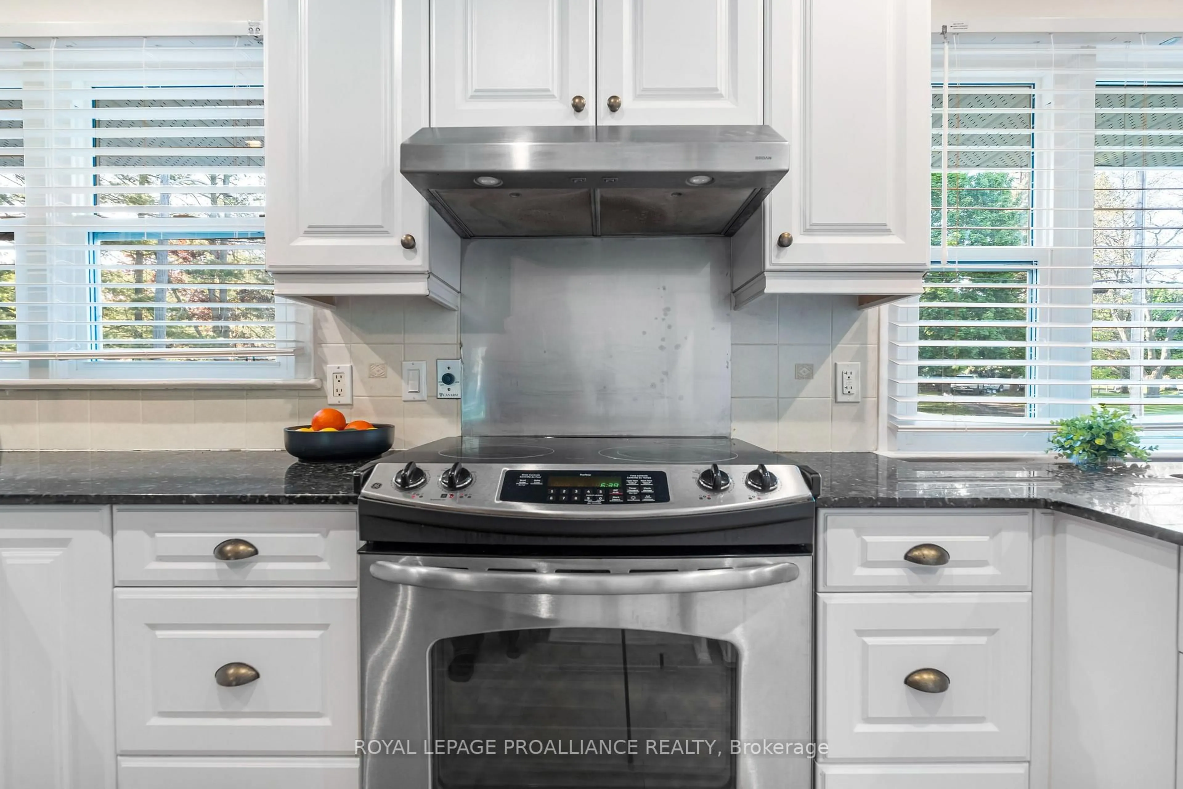 Unknown for 7 Hutton Dr, Belleville Ontario K8P 1E9