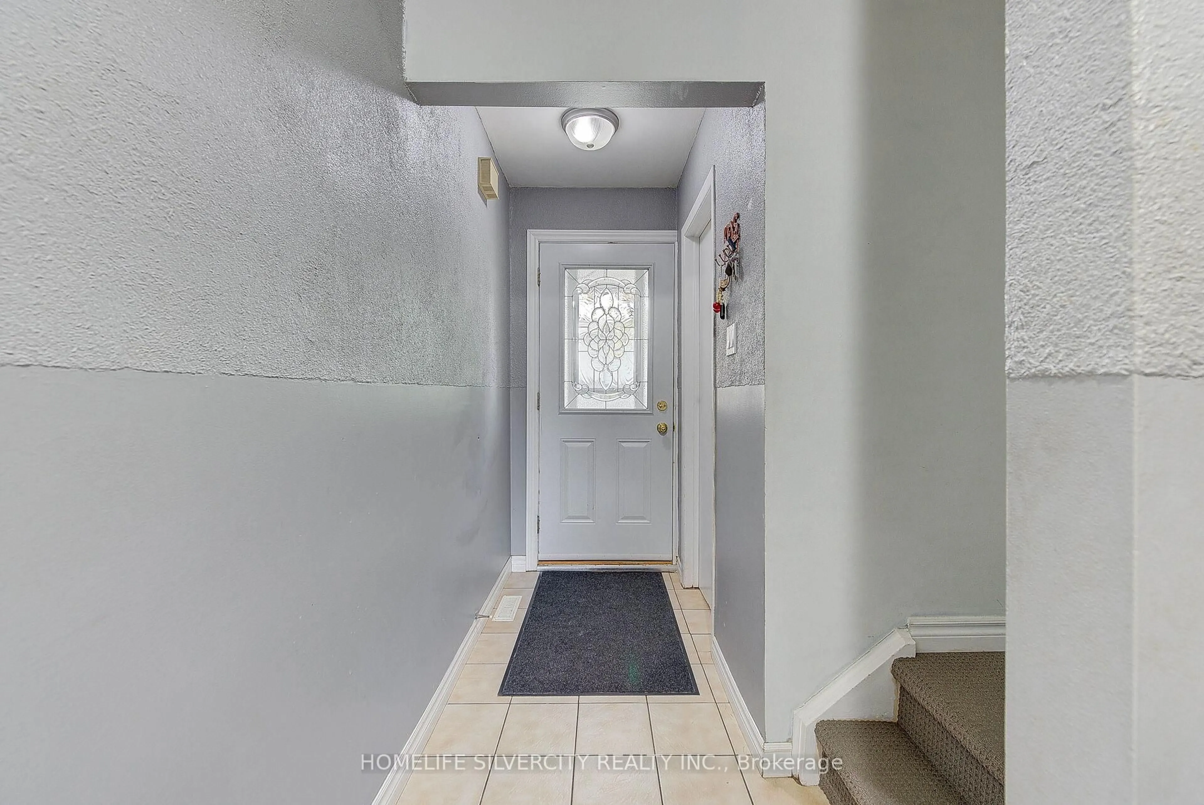 Indoor foyer for 183 Deveron Cres, London South Ontario N5Z 4J7