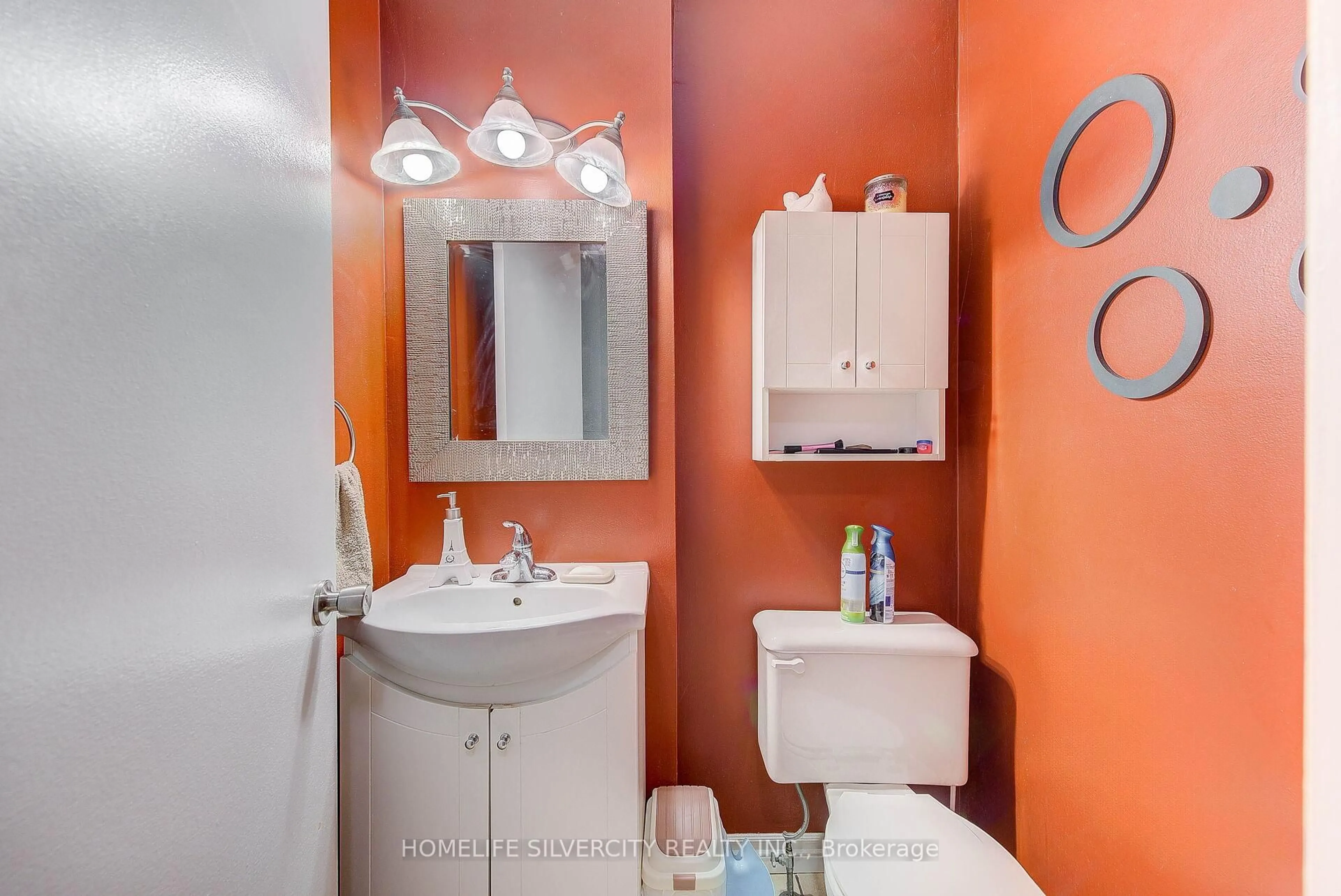 Standard bathroom, ceramic/tile floor for 183 Deveron Cres, London South Ontario N5Z 4J7