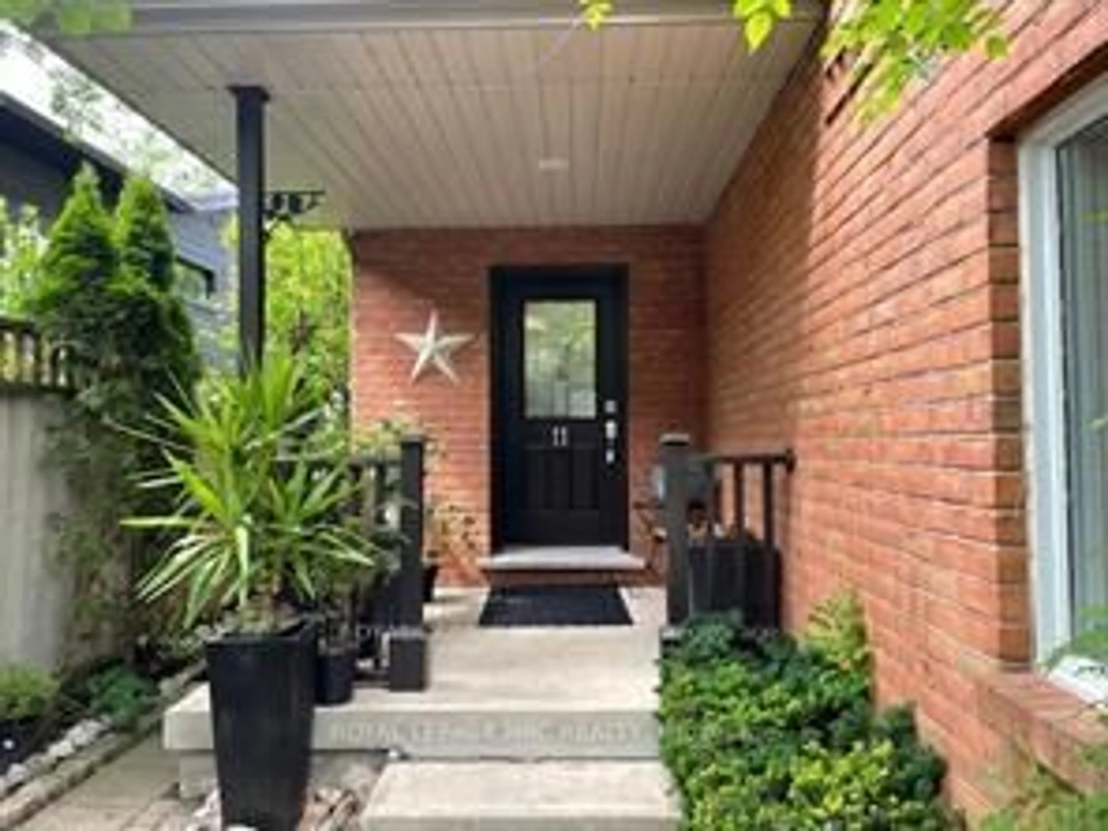 Unknown for 11 Abbey Ave, St. Catharines Ontario L2N 5J5