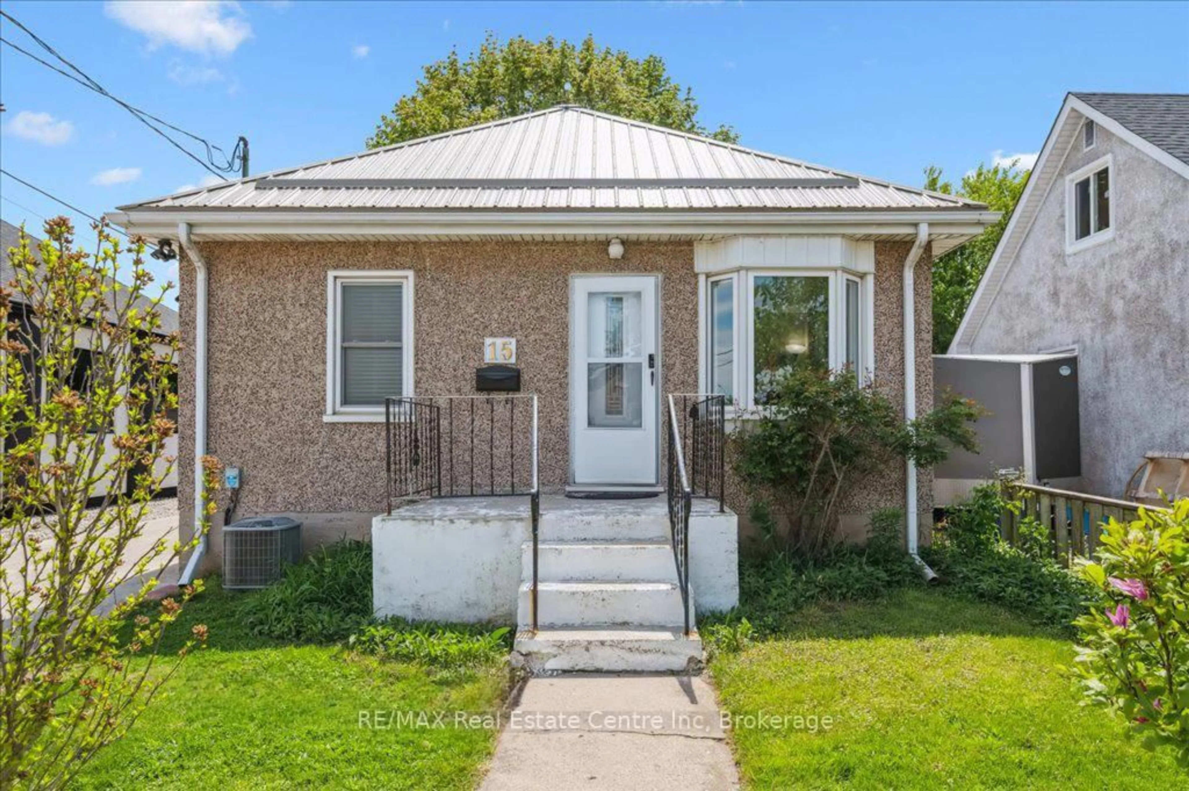 Unknown for 15 Jarvis St, Cambridge Ontario N1R 1G7