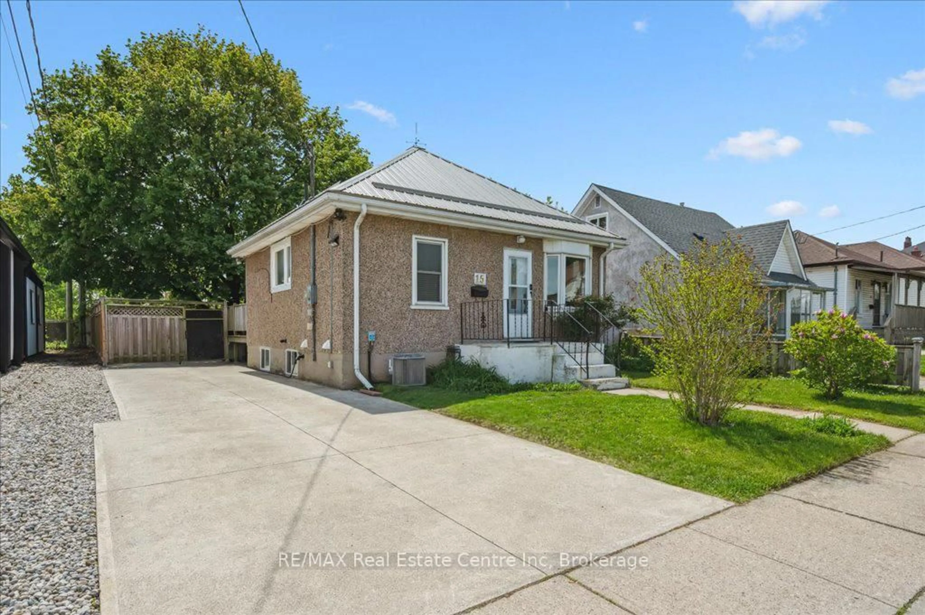 Home with brick exterior material, street for 15 Jarvis St, Cambridge Ontario N1R 1G7