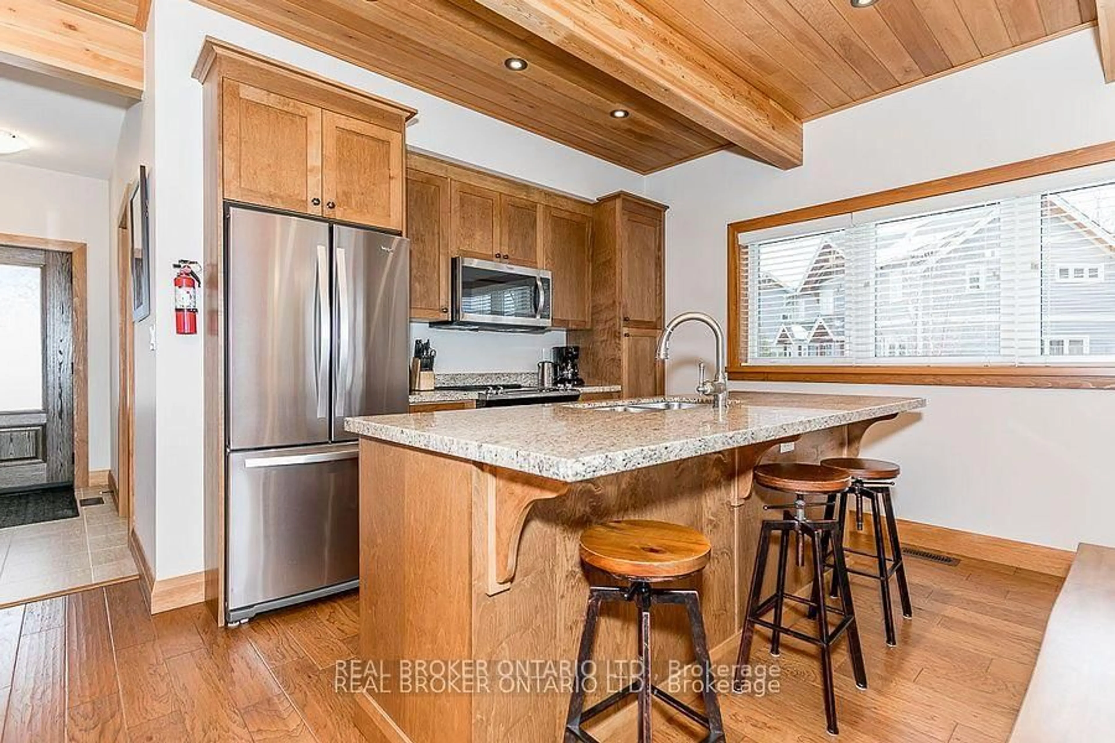 Open concept kitchen, wood/laminate floor for 1841 Muskoka Road 118 N/A #1B, Muskoka Lakes Ontario P1L 1W8