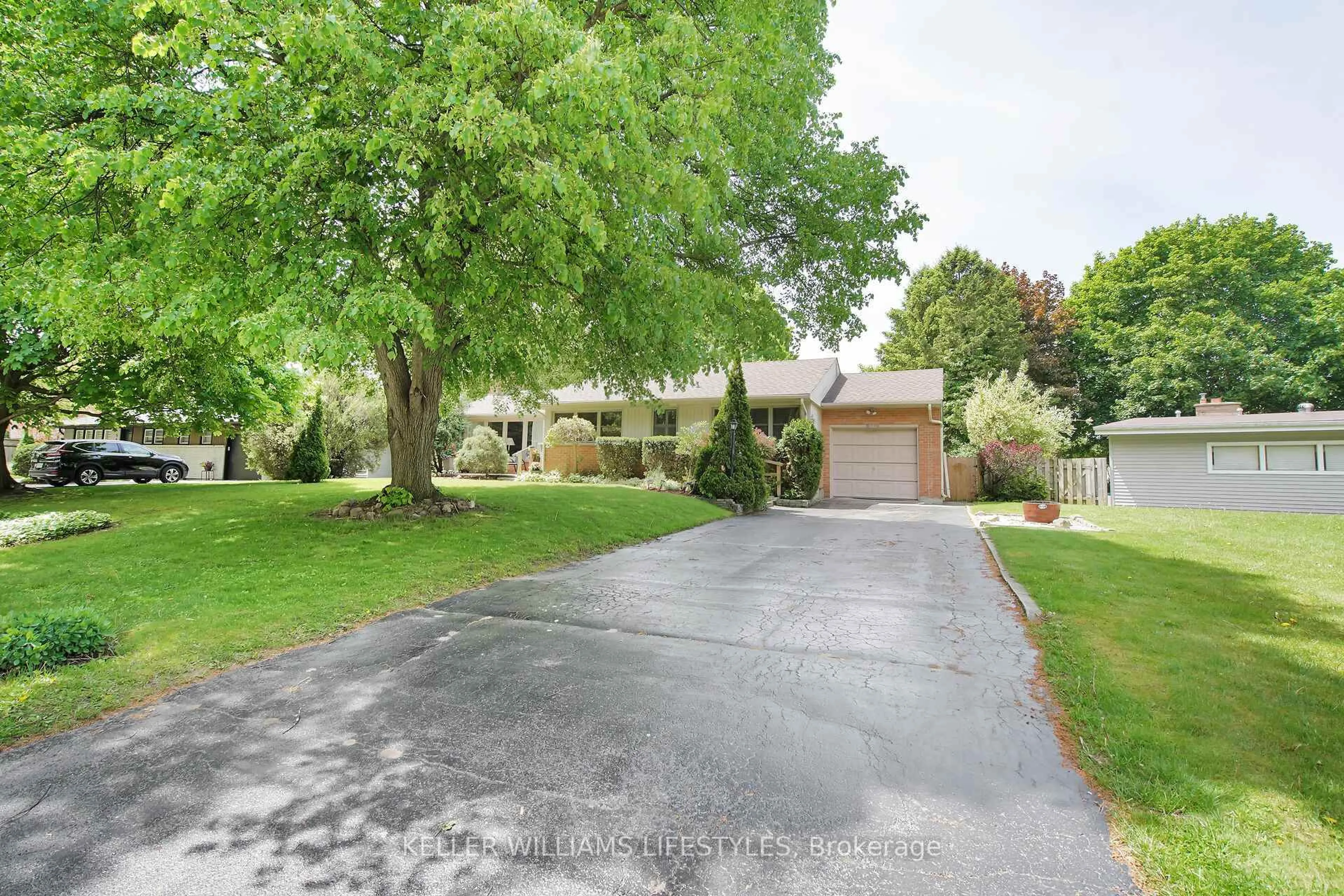 A pic from outside/outdoor area/front of a property/back of a property/a pic from drone, street for 568 Sherene Terr, London North Ontario N6H 3J8