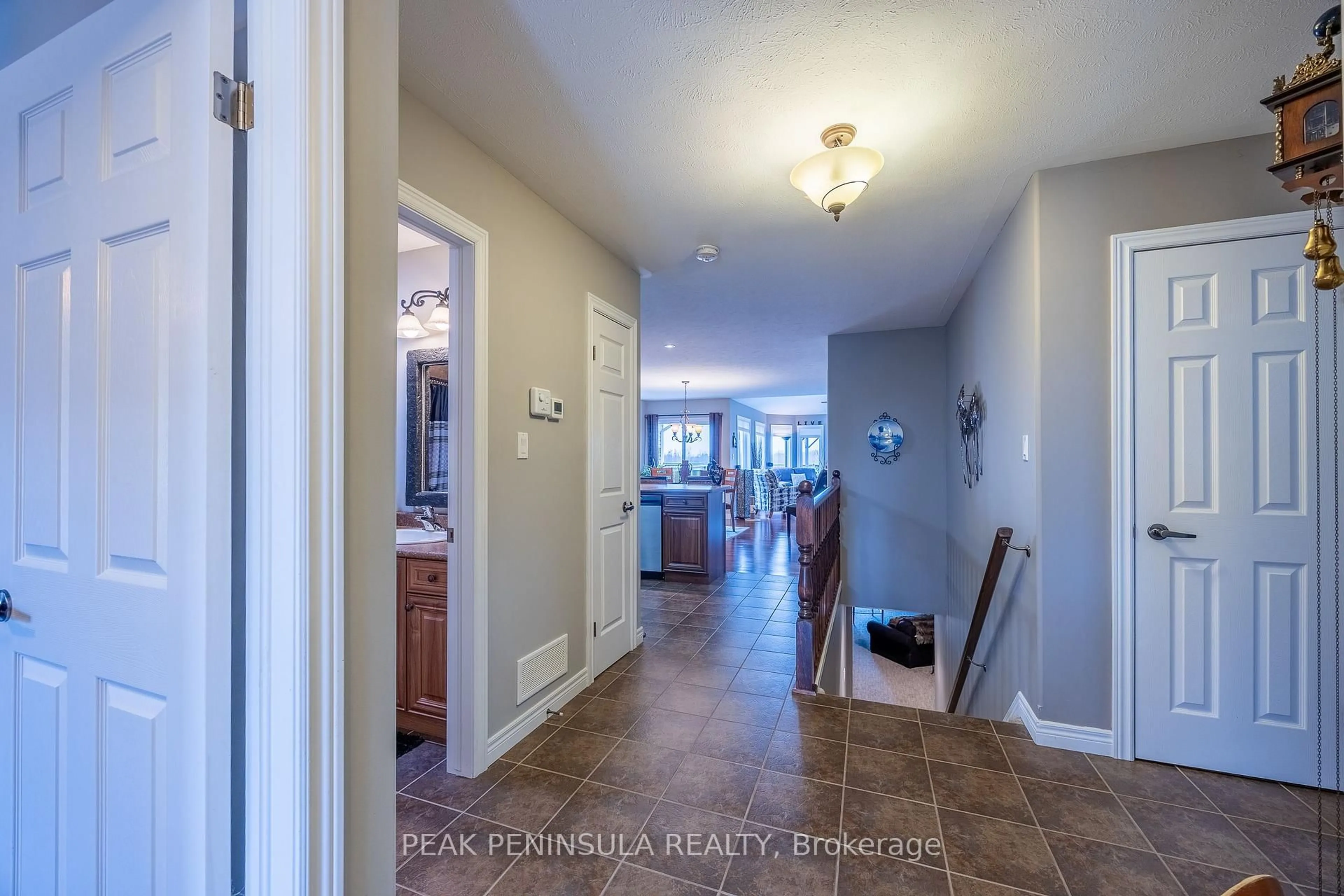 Indoor entryway for 73 Upper Canada Dr, Norfolk Ontario N0E 1M0