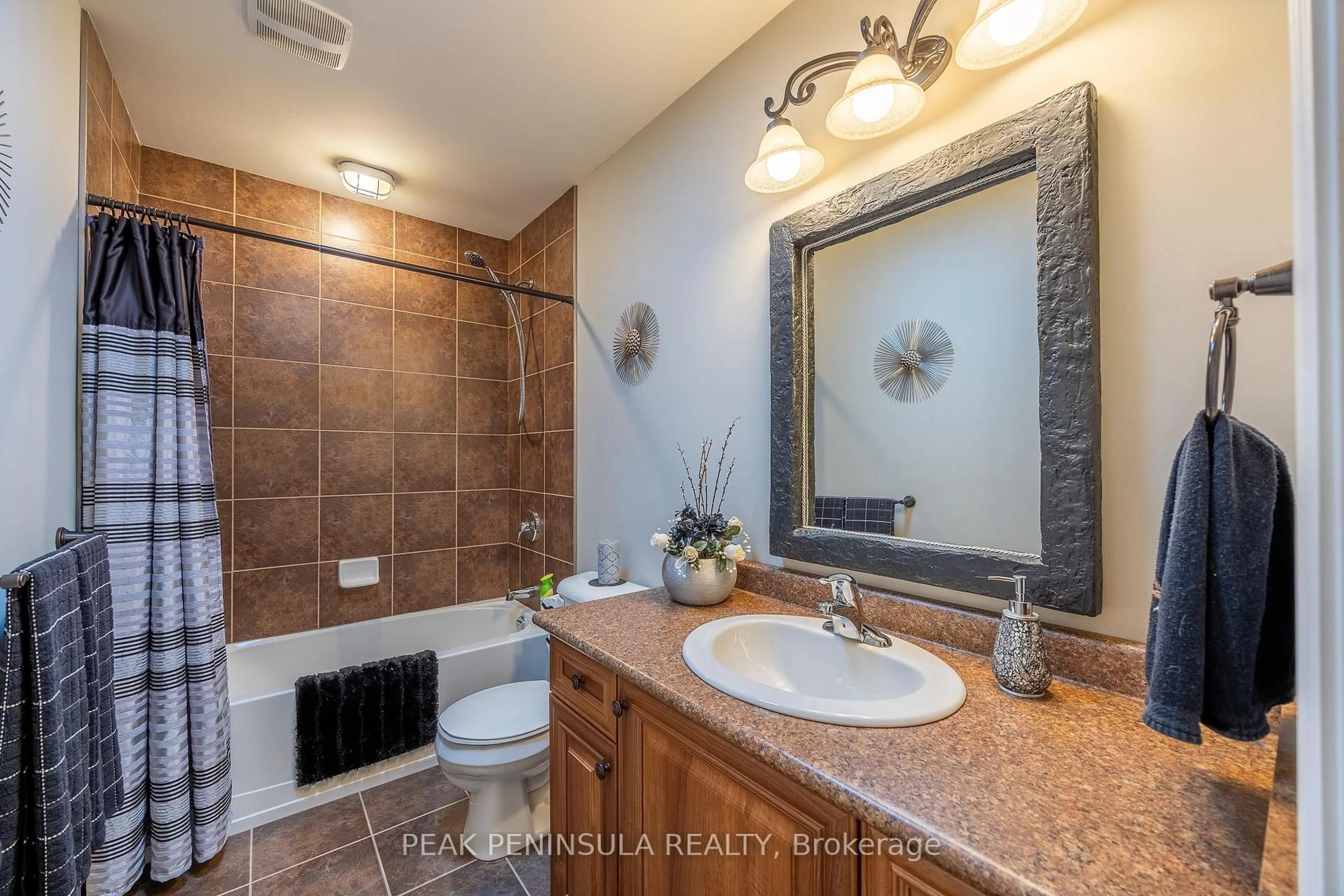 Standard bathroom, ceramic/tile floor for 73 Upper Canada Dr, Norfolk Ontario N0E 1M0