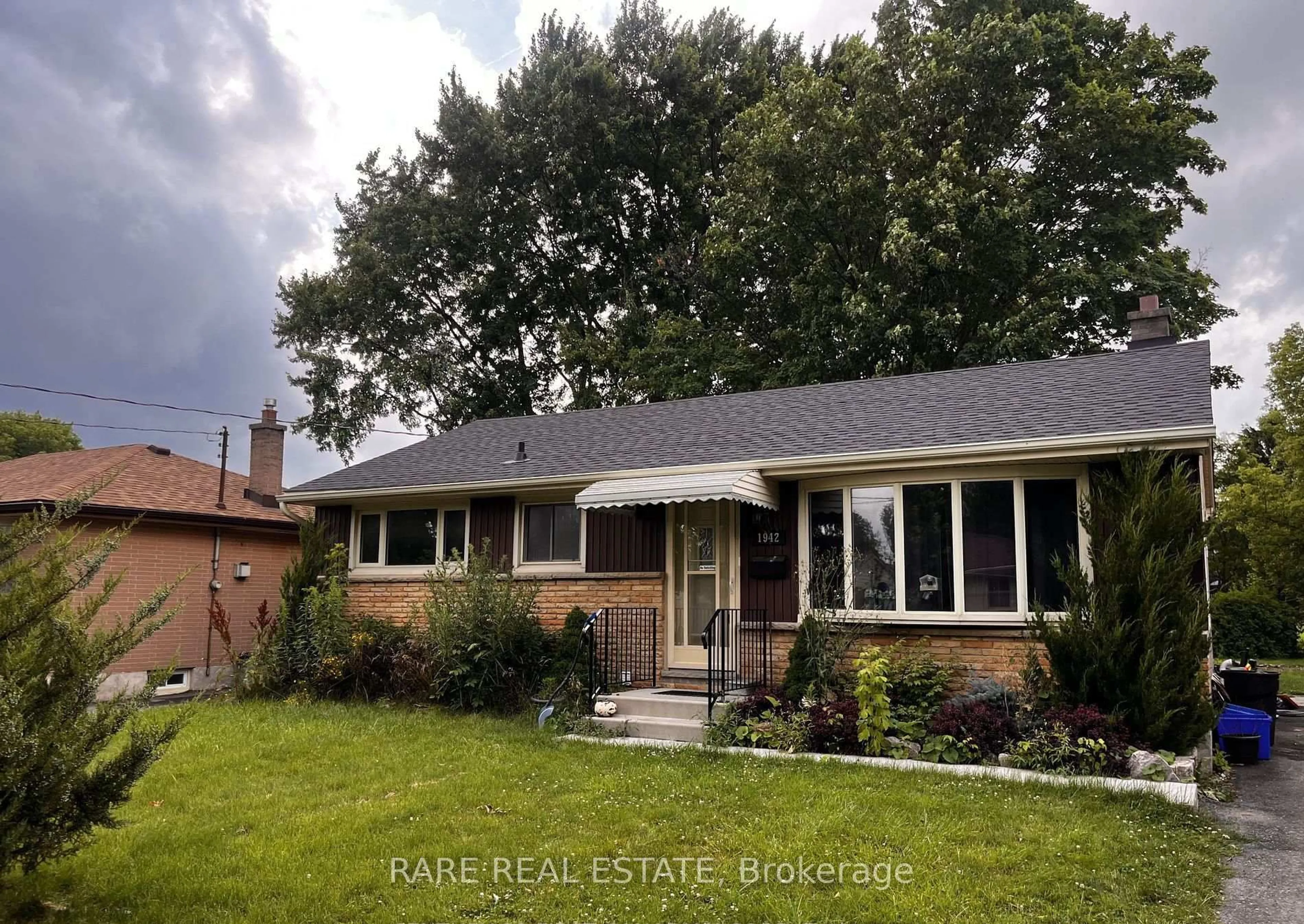 Home with brick exterior material, street for 1942 Duluth Cres, London East Ontario N5V 1H7