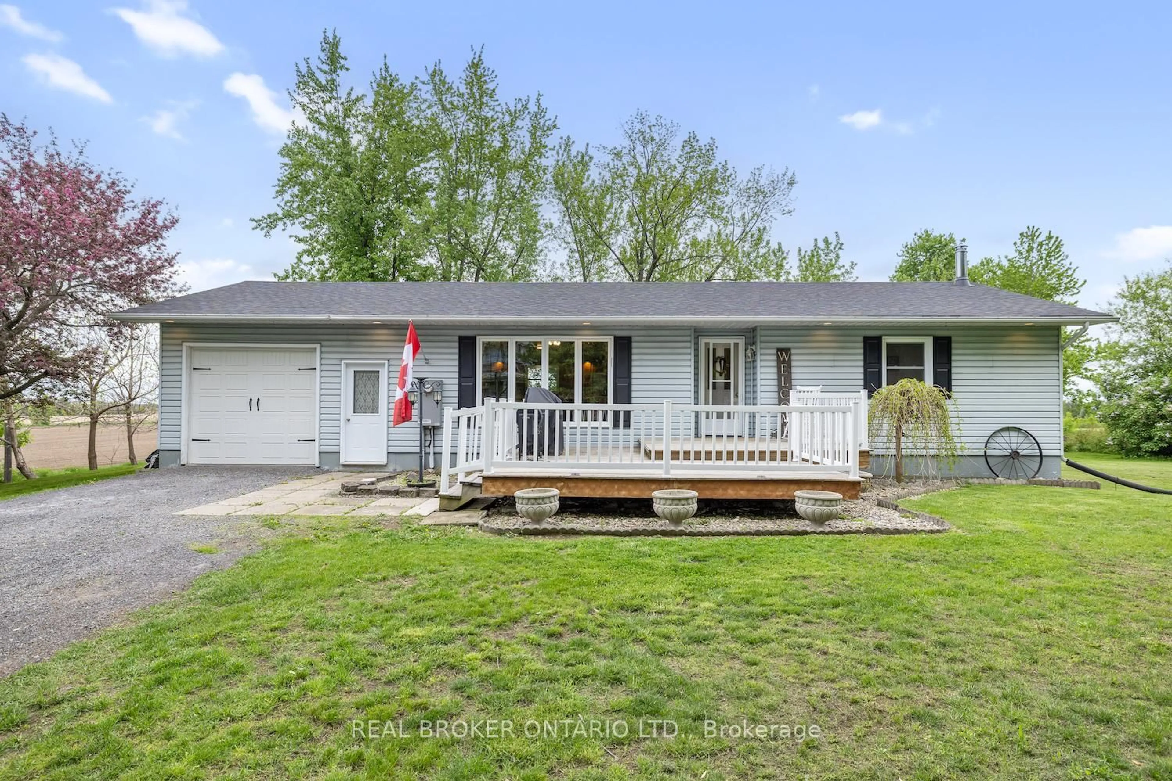 Home with vinyl exterior material, street for 11590 MCINTOSH Rd, North Dundas Ontario K0E 1J0
