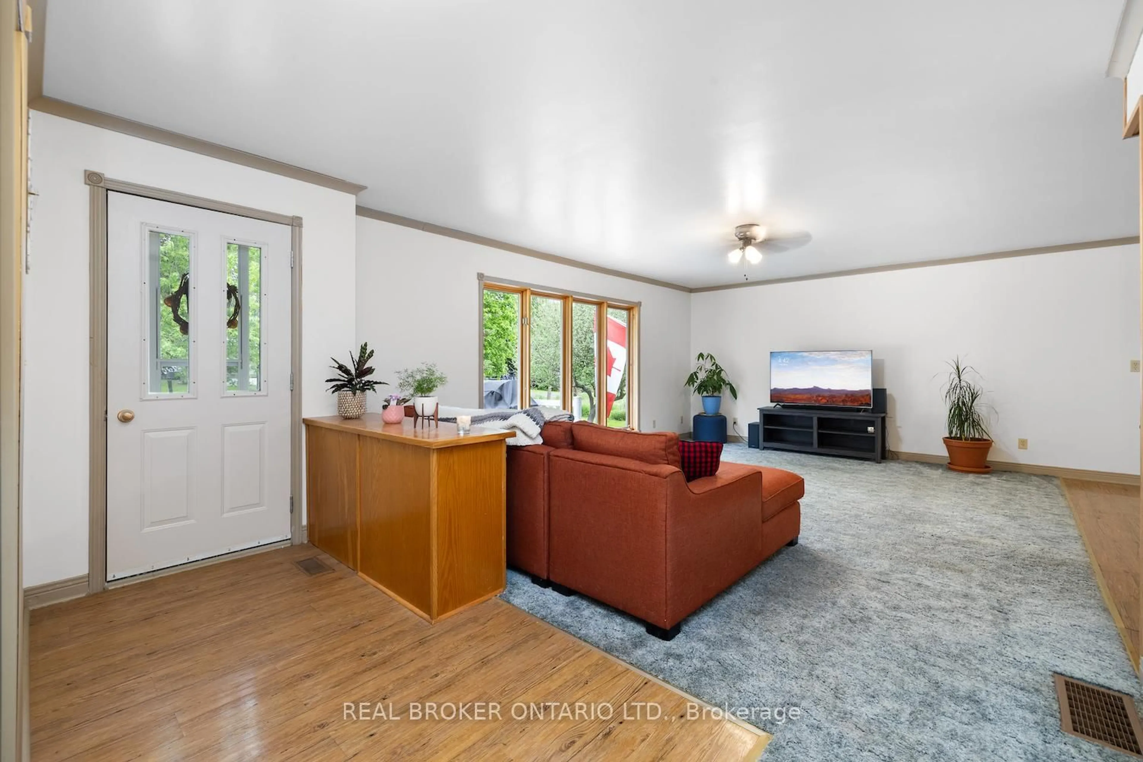 Living room with furniture, wood/laminate floor for 11590 MCINTOSH Rd, North Dundas Ontario K0E 1J0