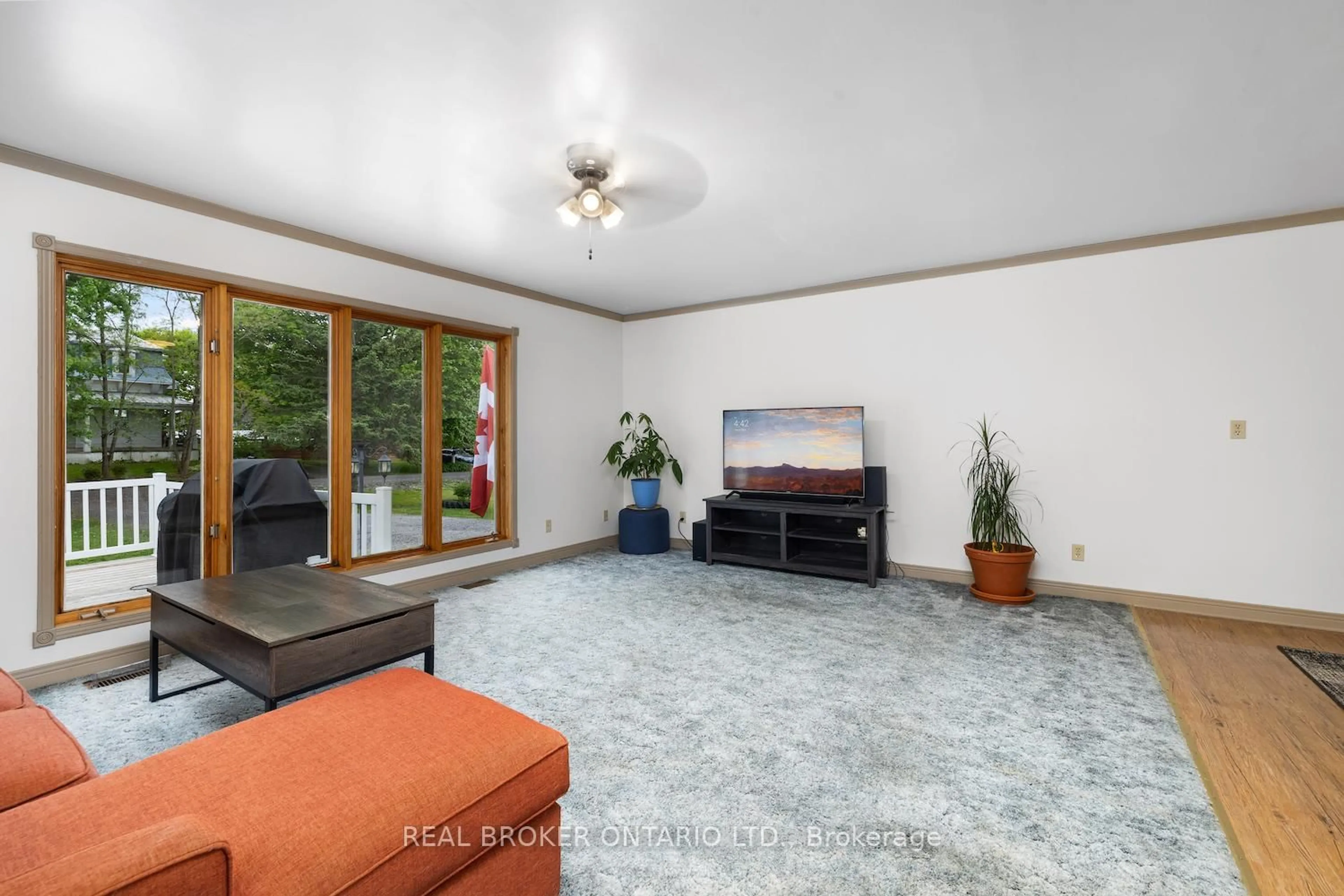 Living room with furniture, unknown for 11590 MCINTOSH Rd, North Dundas Ontario K0E 1J0