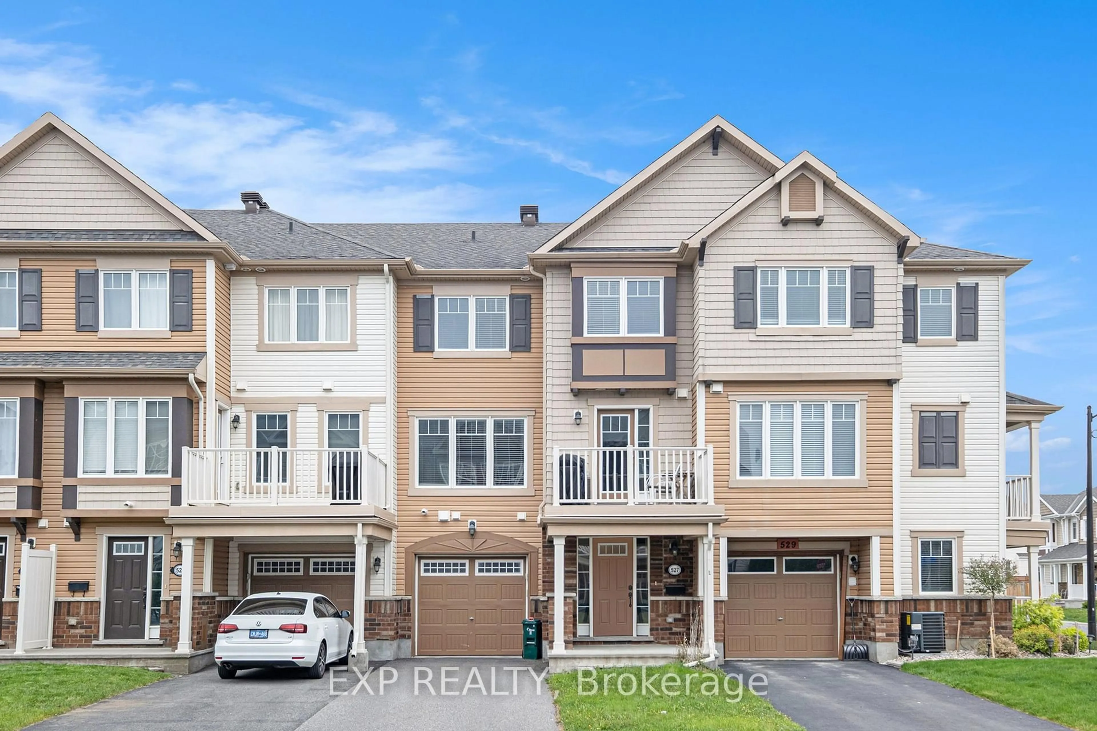 A pic from outside/outdoor area/front of a property/back of a property/a pic from drone, street for 527 Snow Goose St, Ottawa Ontario K2J 0T3