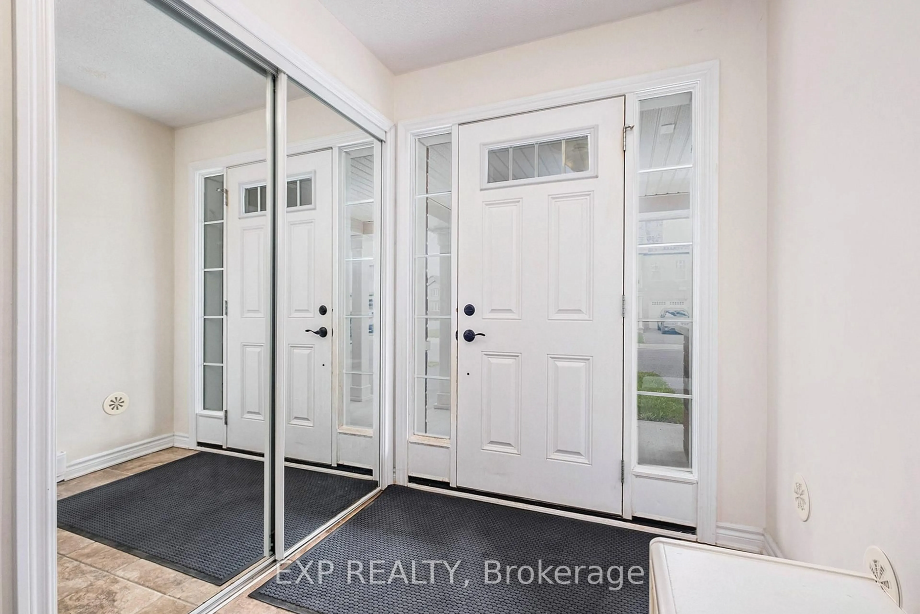 Indoor entryway for 527 Snow Goose St, Ottawa Ontario K2J 0T3