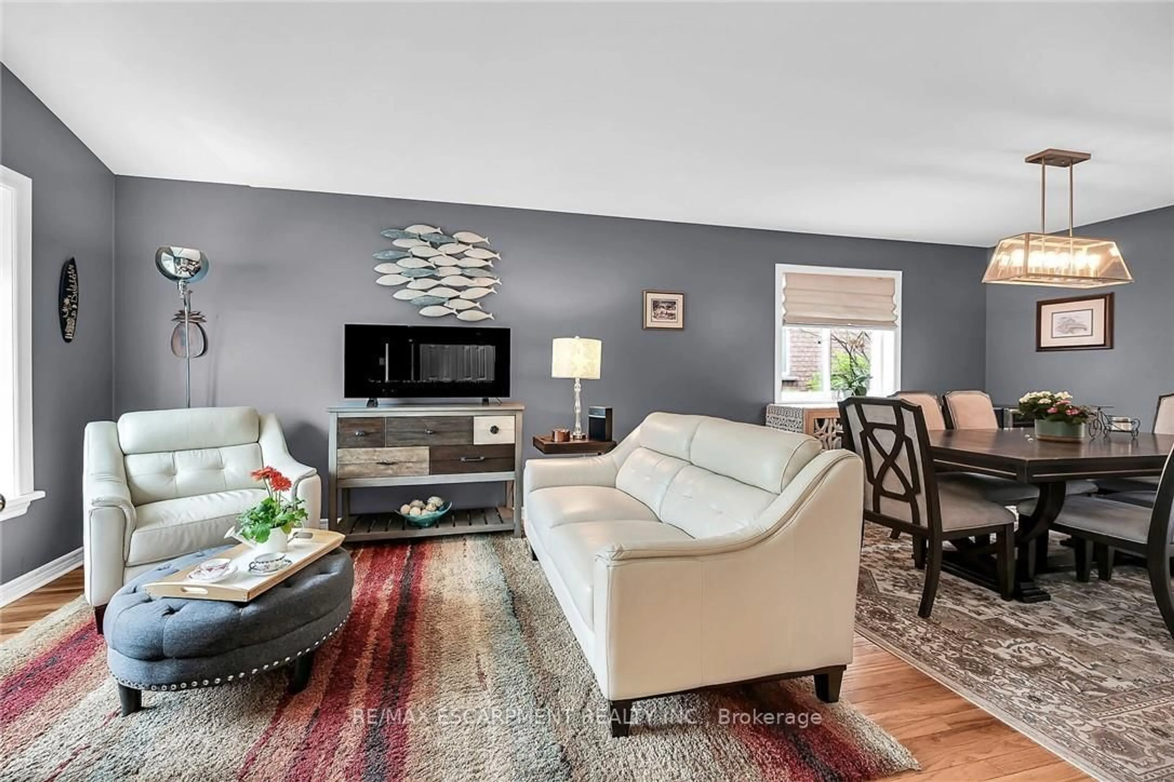 Living room with furniture, unknown for 684 UPPER HORNING Rd, Hamilton Ontario L9C 7R3