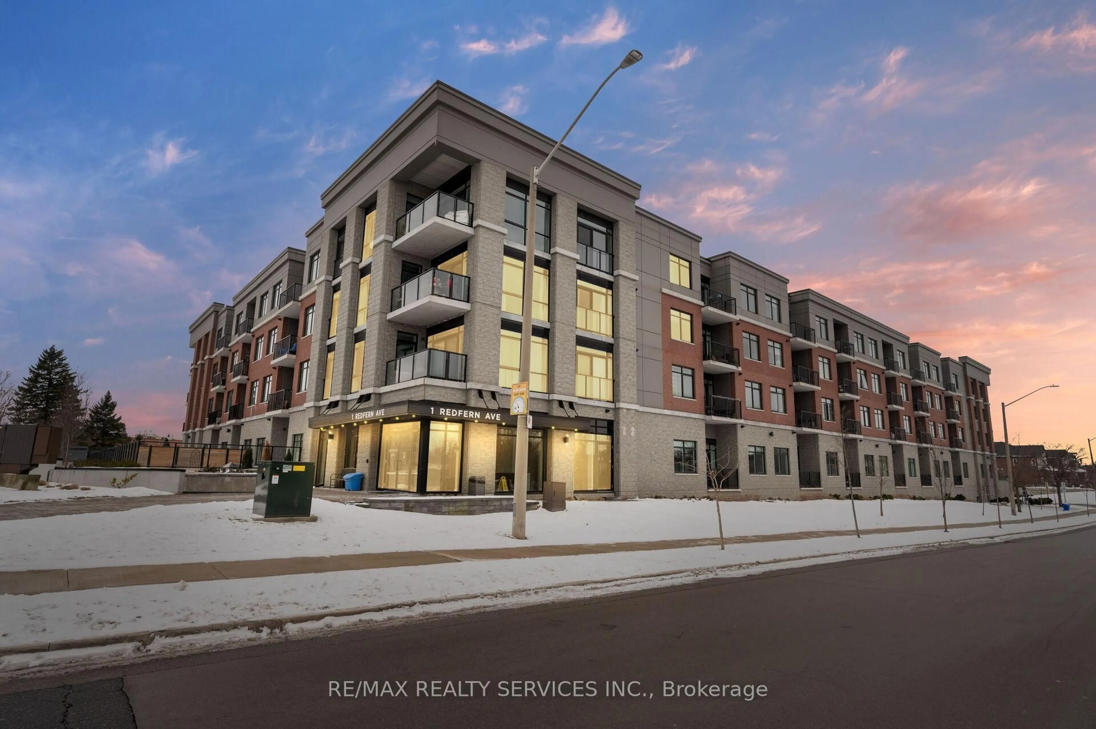 Blurry image for 1 Redfern Ave #416, Hamilton Ontario L9C 0E6