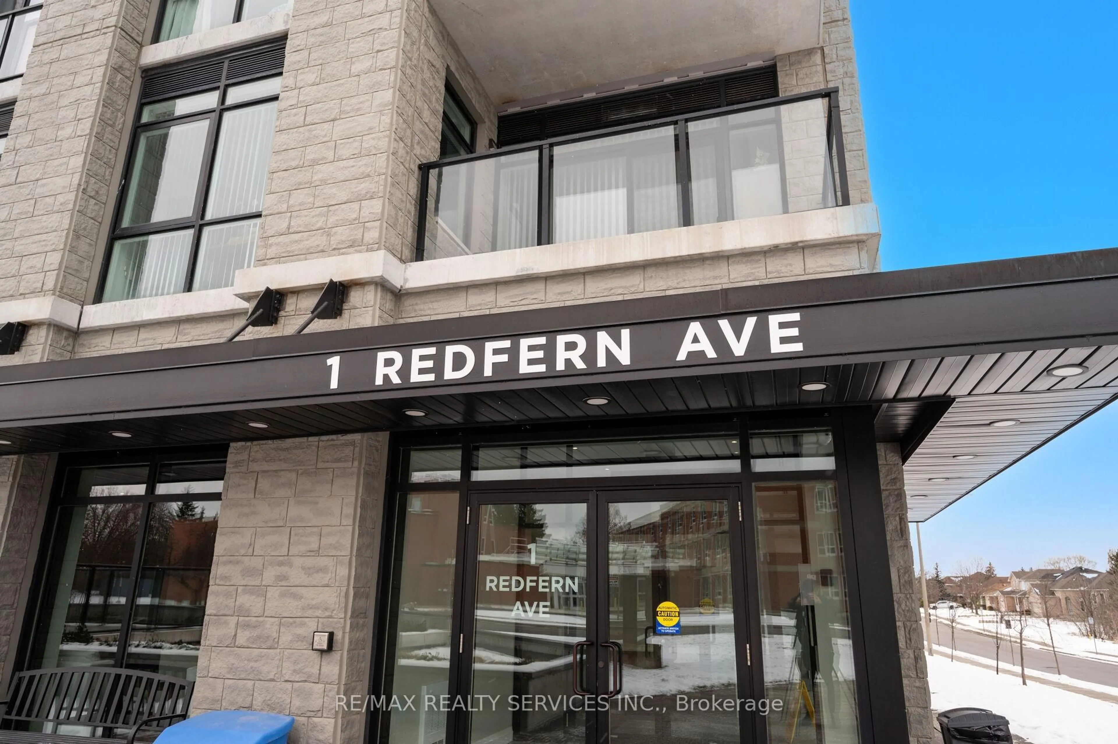 Indoor foyer for 1 Redfern Ave #416, Hamilton Ontario L9C 0E6