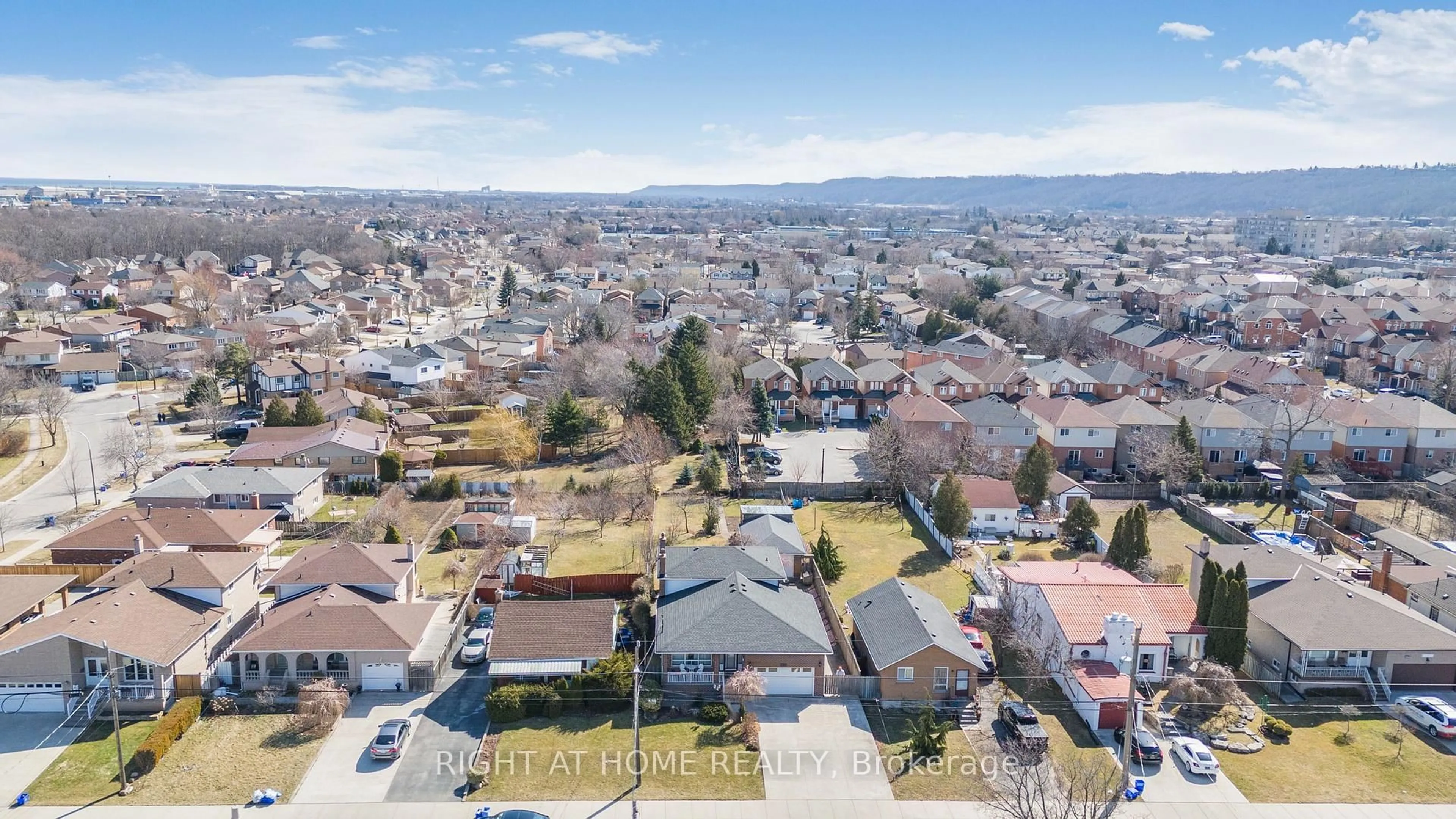 A pic from outside/outdoor area/front of a property/back of a property/a pic from drone, street for 212 Margaret Ave, Hamilton Ontario L8E 2H8