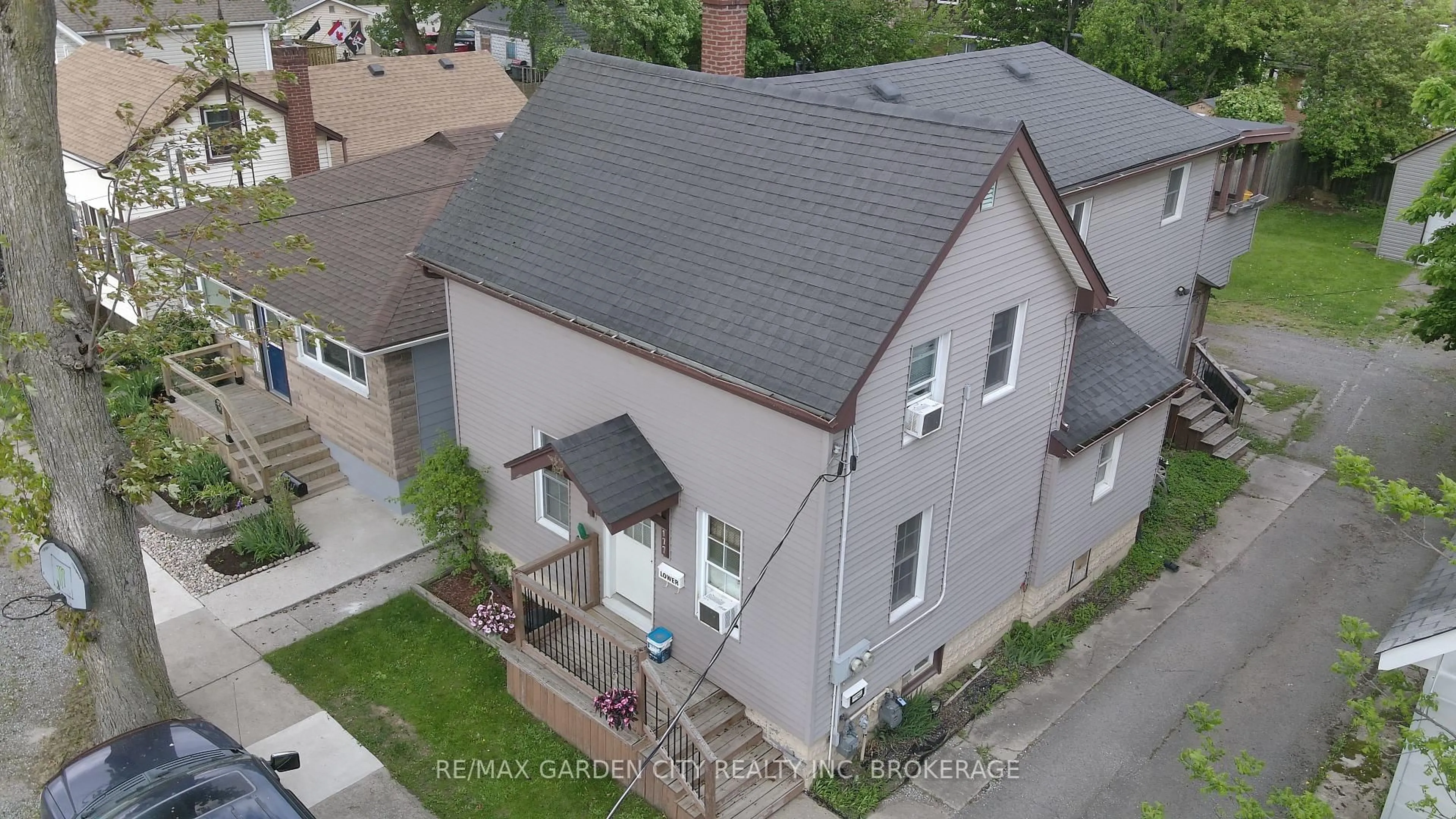 A pic from outside/outdoor area/front of a property/back of a property/a pic from drone, street for 177 Erie St, Port Colborne Ontario L3K 4M5