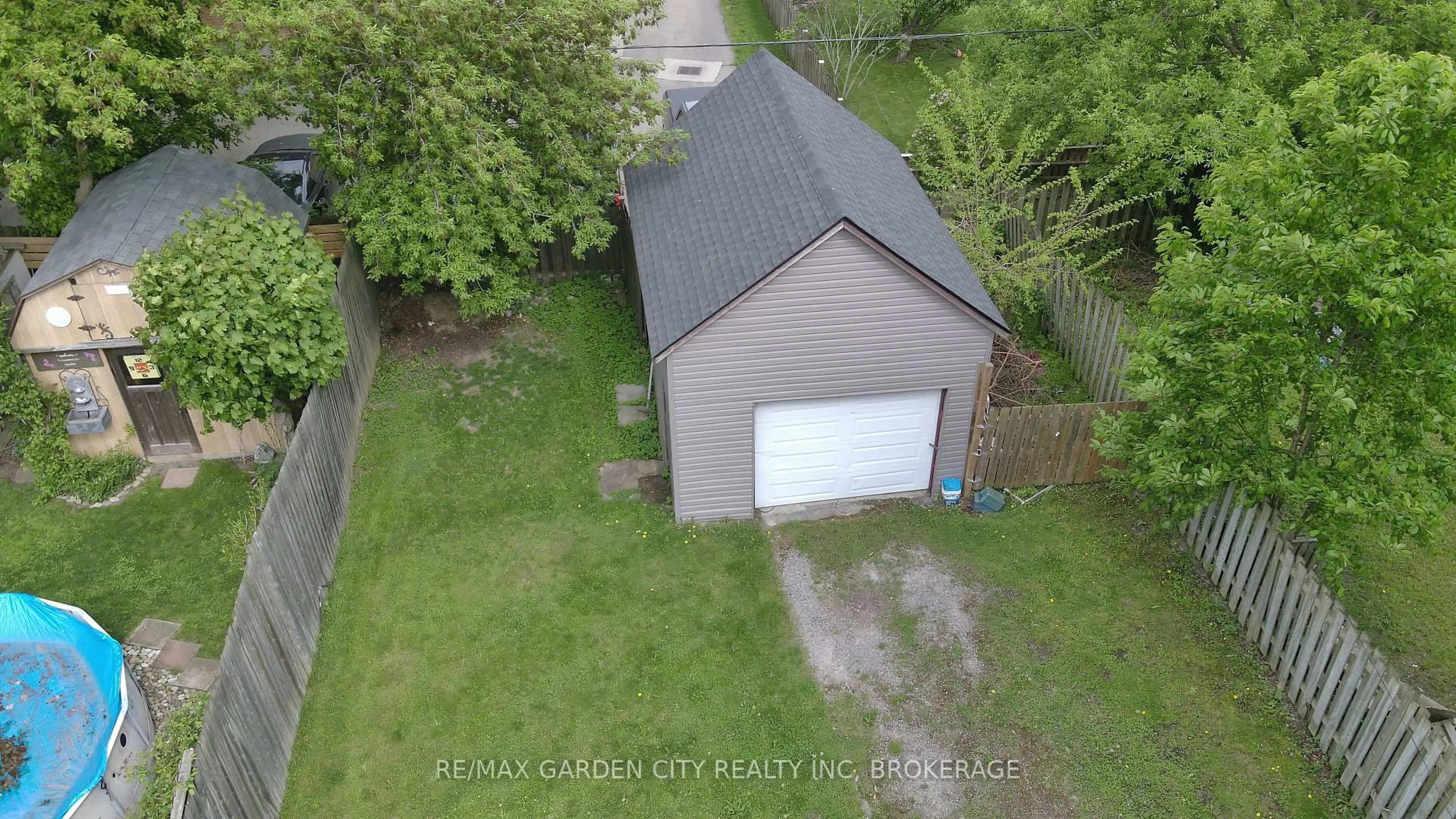 A pic from outside/outdoor area/front of a property/back of a property/a pic from drone, building for 177 Erie St, Port Colborne Ontario L3K 4M5
