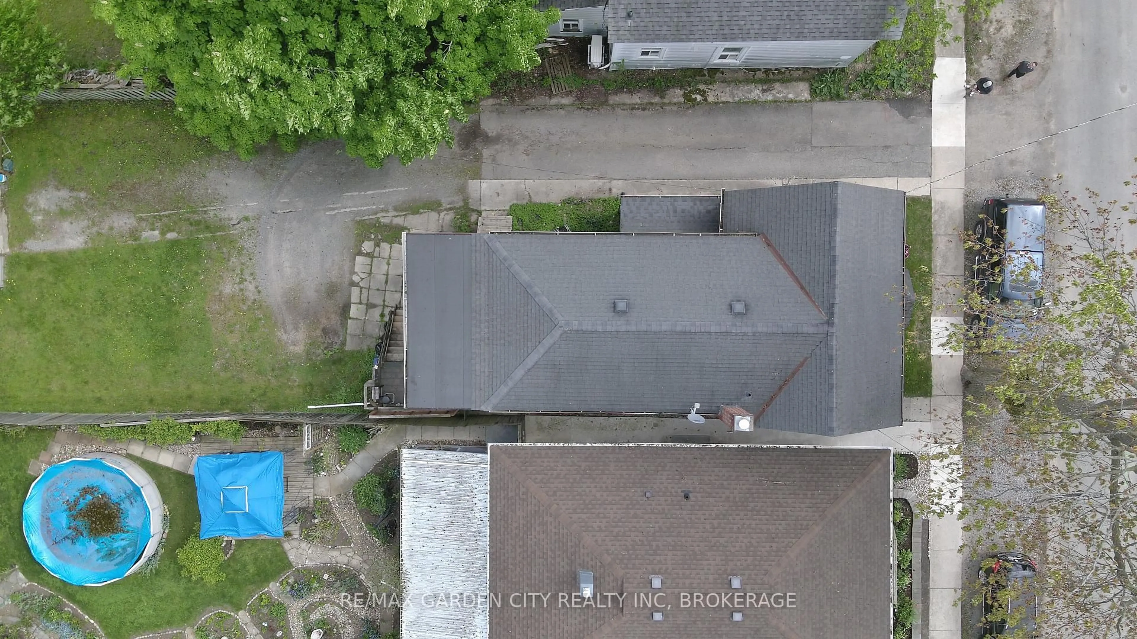 A pic from outside/outdoor area/front of a property/back of a property/a pic from drone, street for 177 Erie St, Port Colborne Ontario L3K 4M5