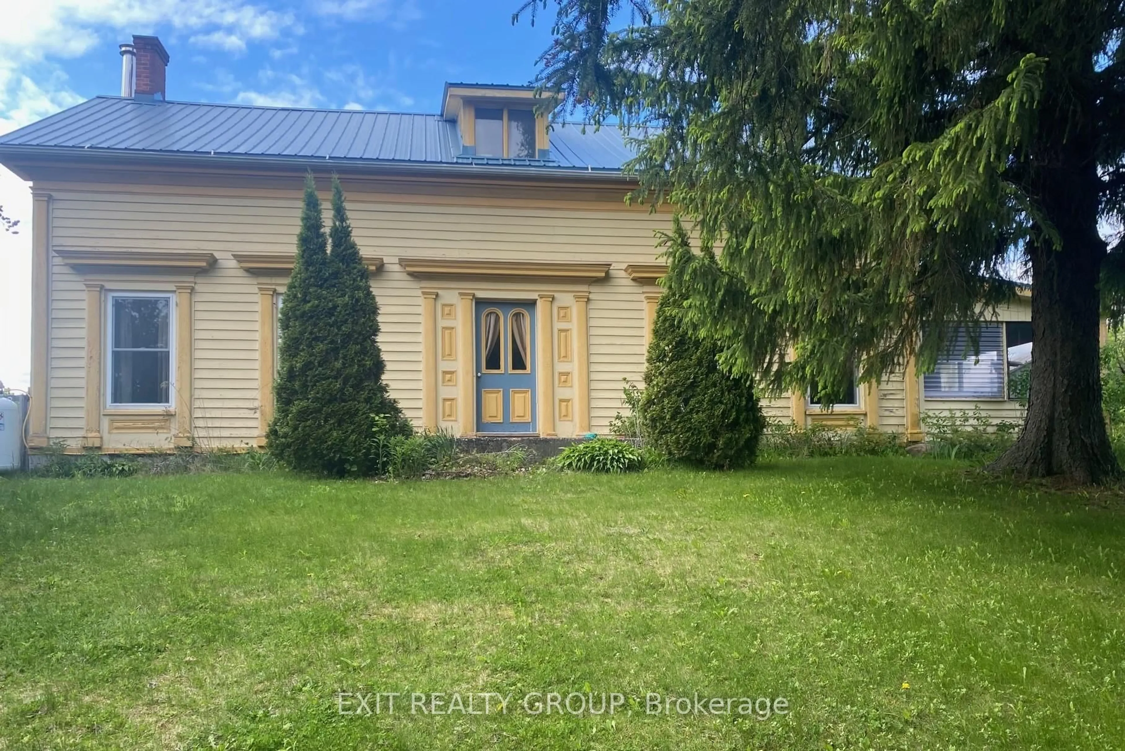 A pic from outside/outdoor area/front of a property/back of a property/a pic from drone, building for 22 Carson Rd, Belleville Ontario K0K 2Y0