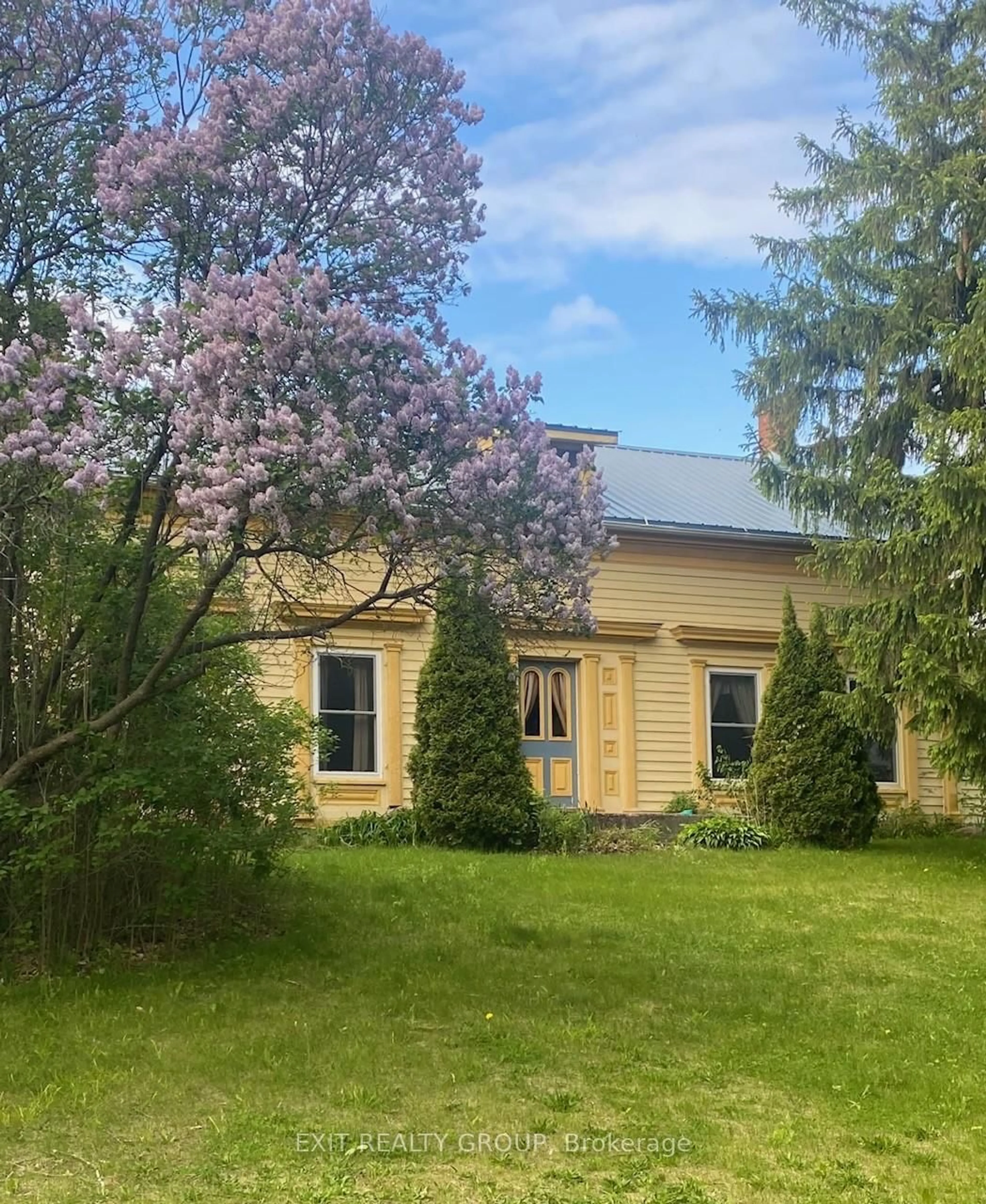 A pic from outside/outdoor area/front of a property/back of a property/a pic from drone, building for 22 Carson Rd, Belleville Ontario K0K 2Y0