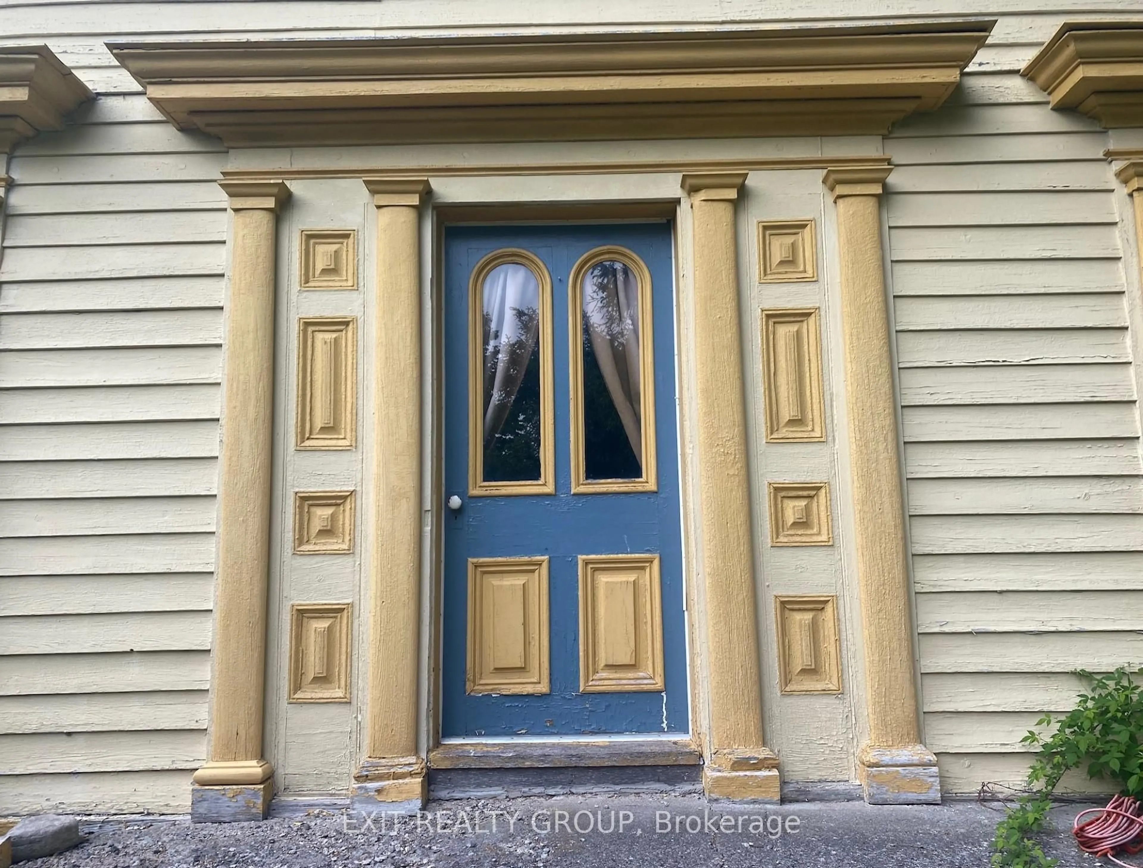 Indoor entryway for 22 Carson Rd, Belleville Ontario K0K 2Y0