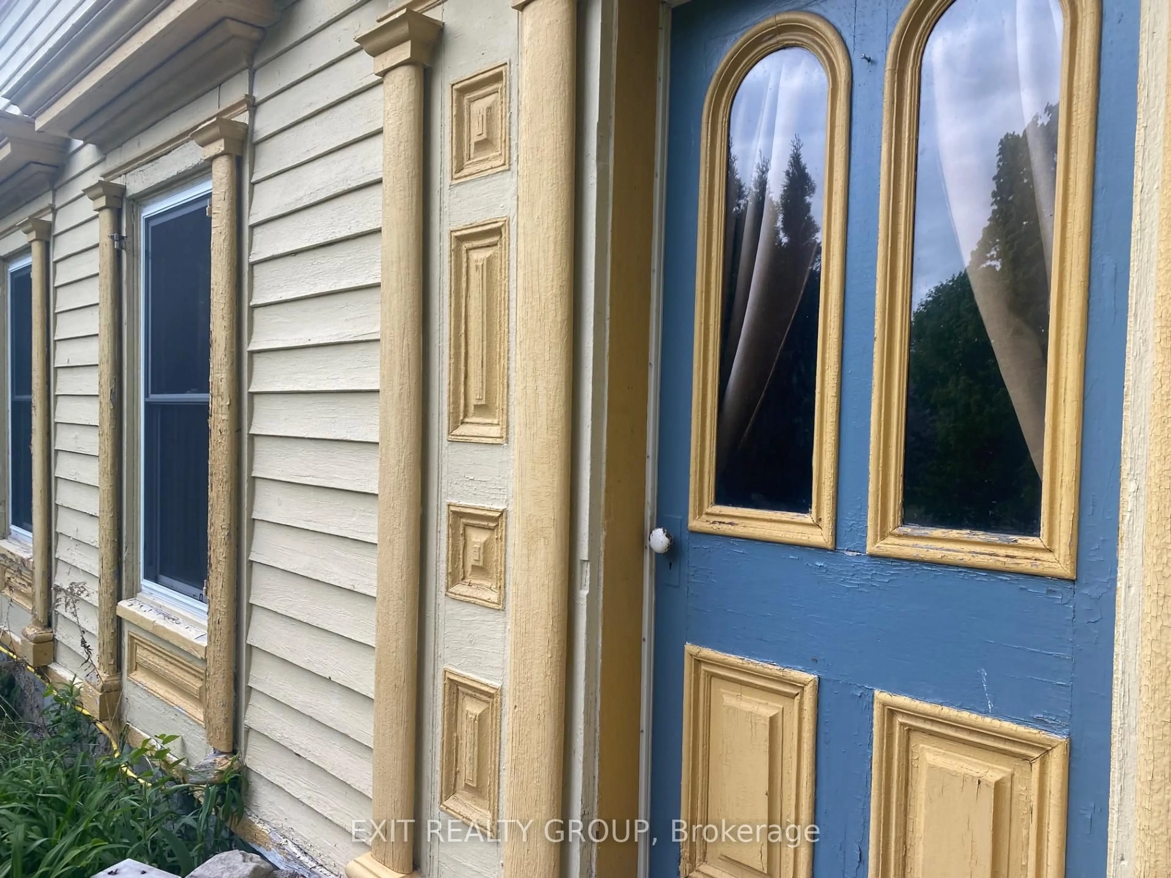 Home with vinyl exterior material, street for 22 Carson Rd, Belleville Ontario K0K 2Y0