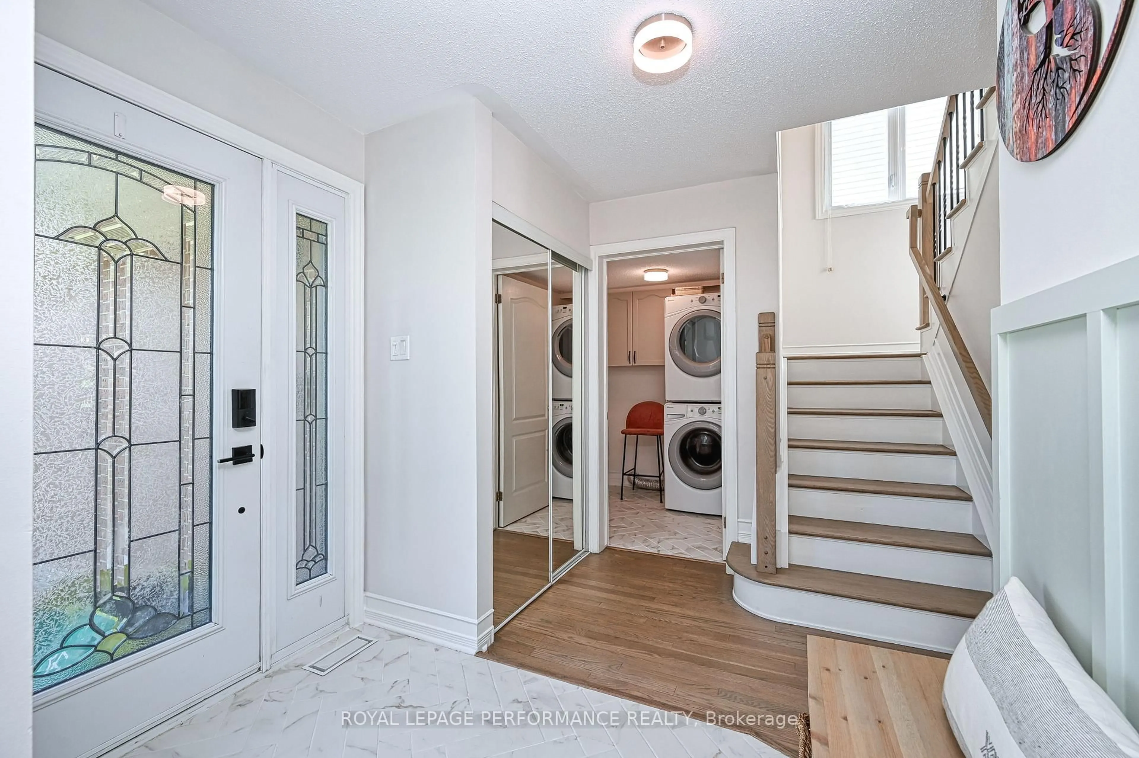 Indoor entryway for 1984 Rolling Brook Dr, Ottawa Ontario K1W 1C7
