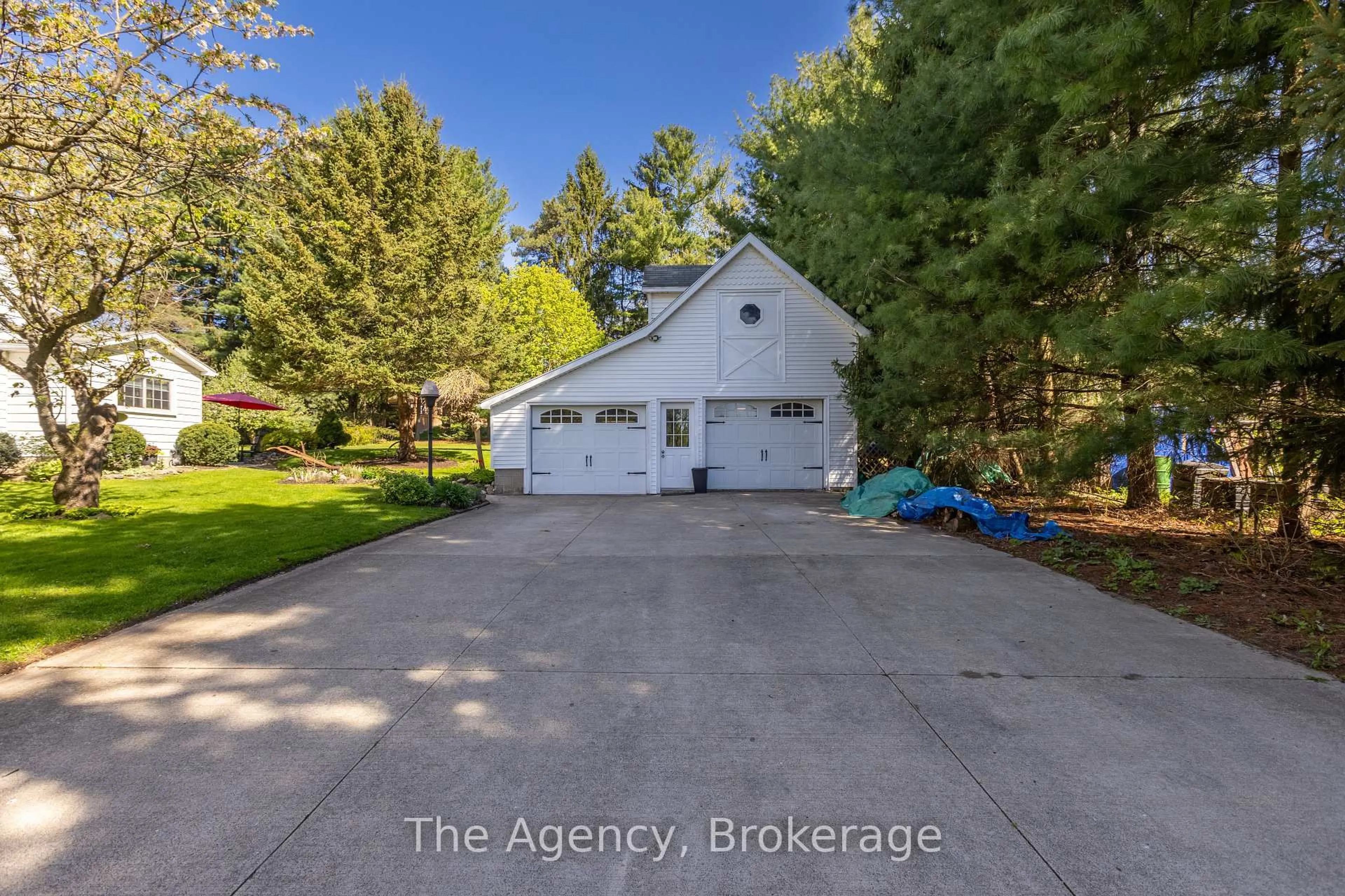 A pic from outside/outdoor area/front of a property/back of a property/a pic from drone, street for 511 Canboro Rd, Pelham Ontario L0S 1C0