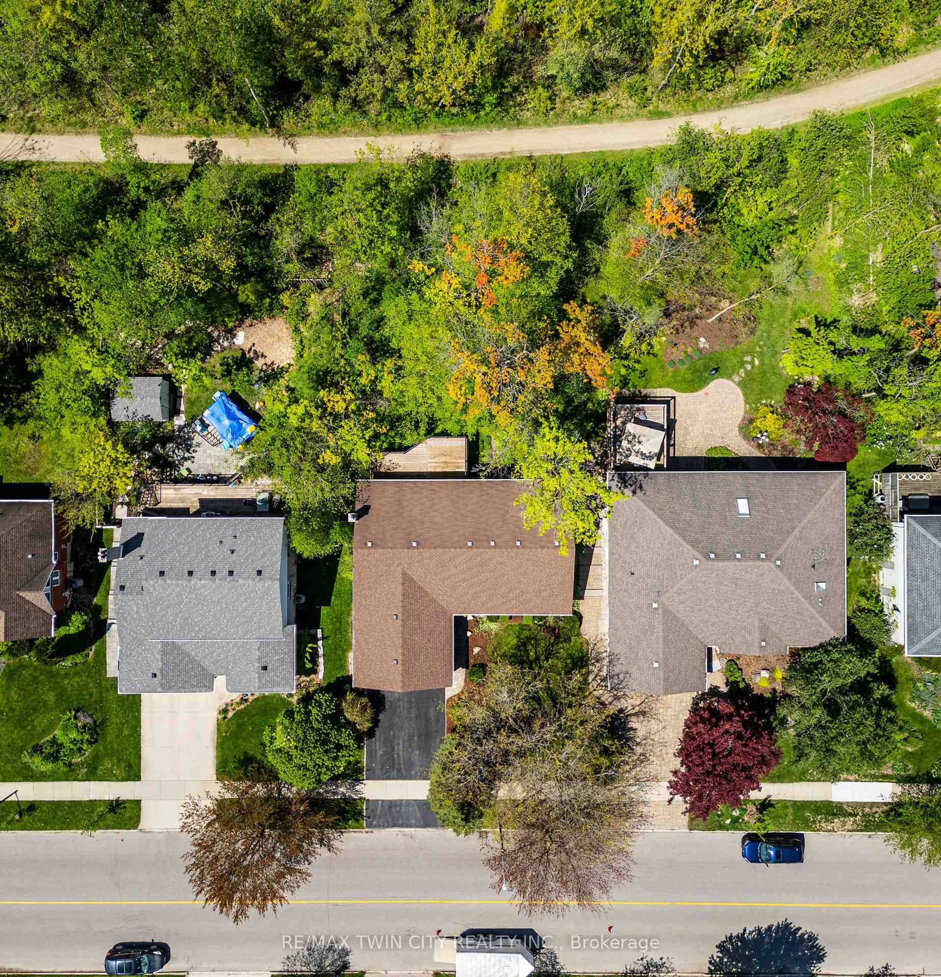 A pic from outside/outdoor area/front of a property/back of a property/a pic from drone, street for 367 Northlake Dr, Waterloo Ontario N2V 1W6