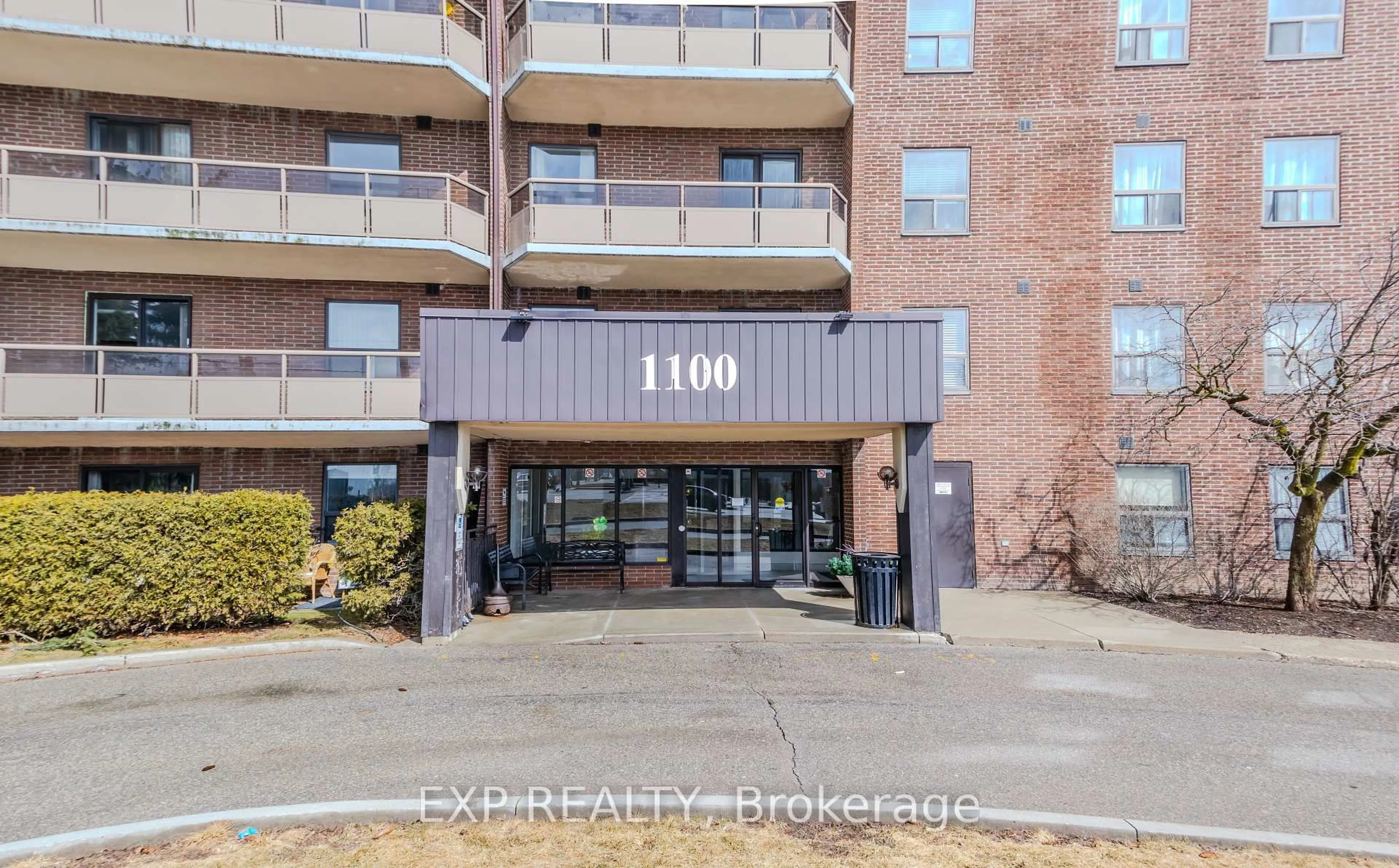 Indoor entryway for 1100 Courtland Ave #705, Kitchener Ontario N2C 2H9