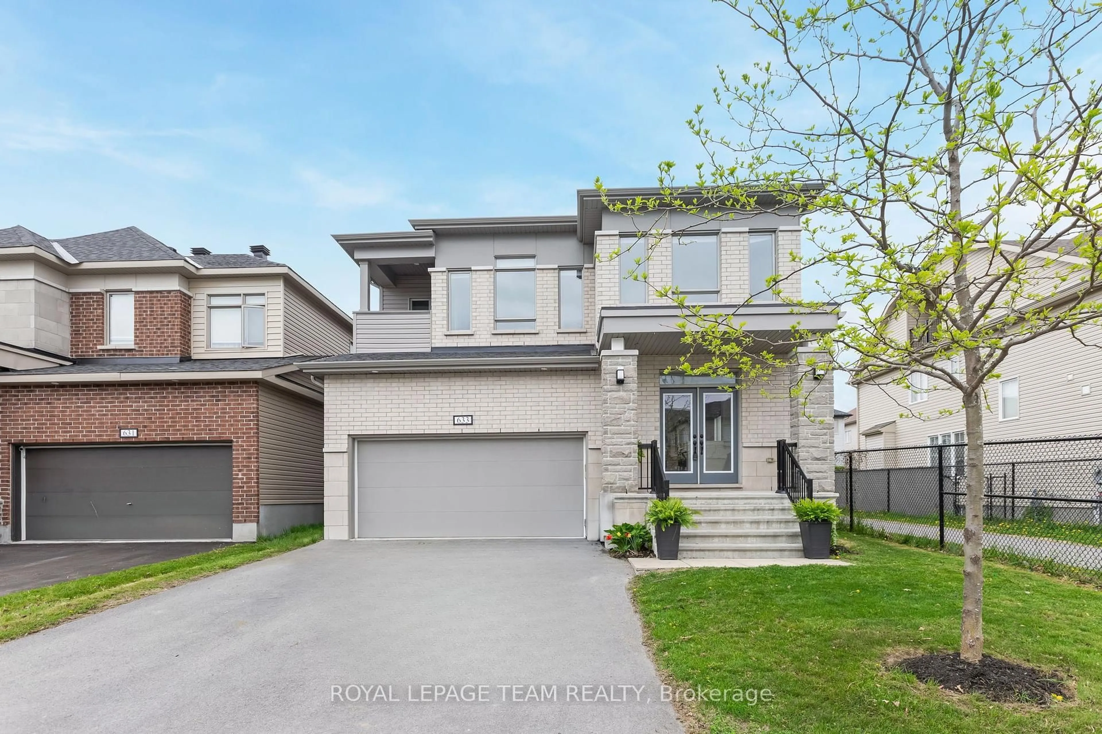 Home with brick exterior material, street for 633 Parade Dr, Ottawa Ontario K2S 0X8