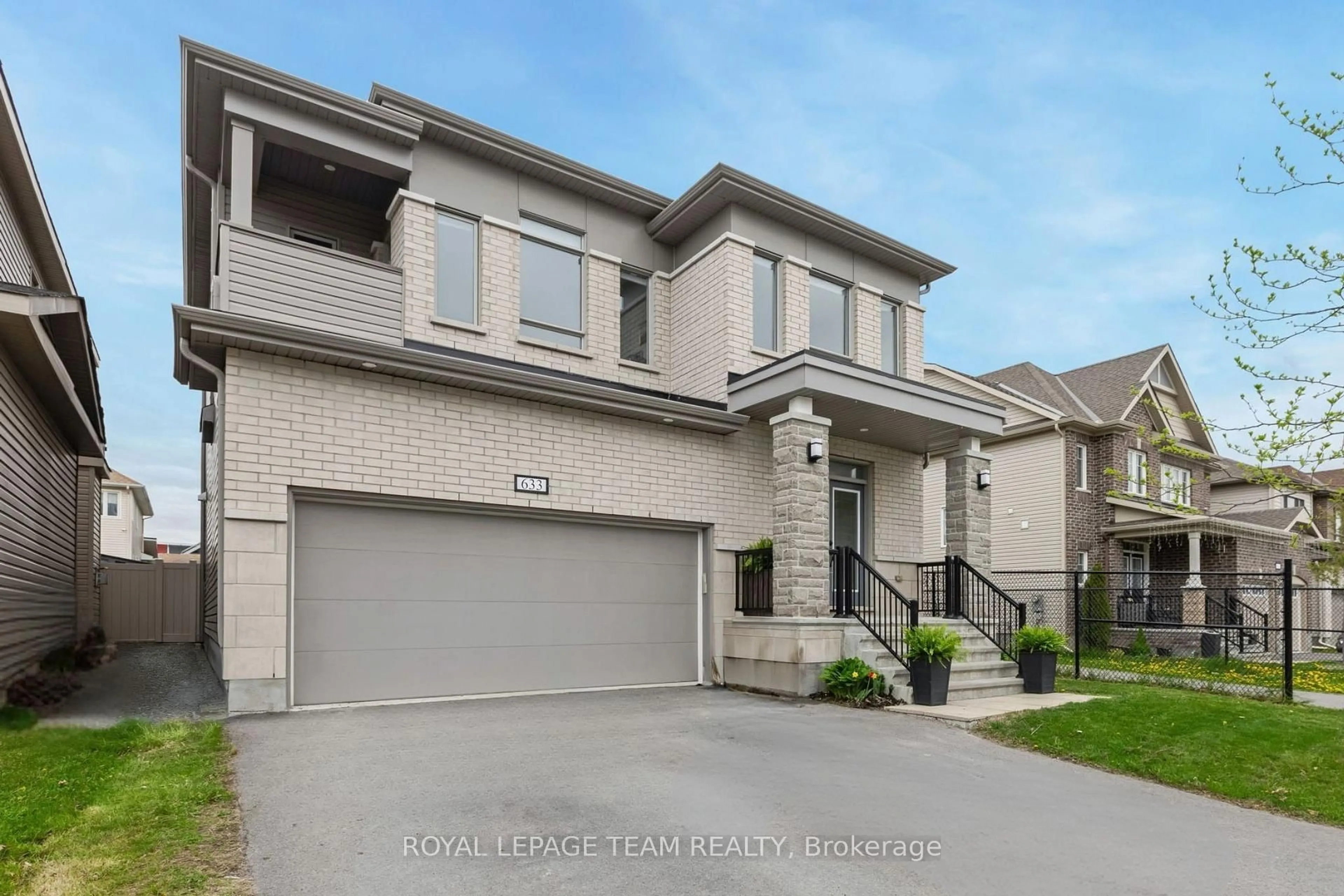Home with brick exterior material, street for 633 Parade Dr, Ottawa Ontario K2S 0X8