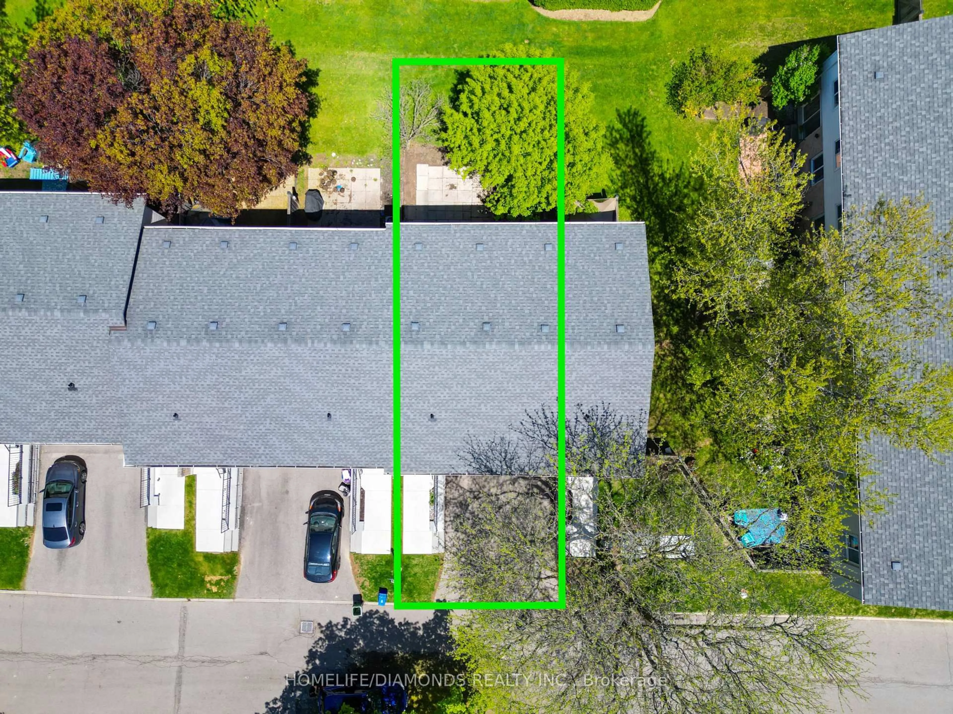A pic from outside/outdoor area/front of a property/back of a property/a pic from drone, street for 262 KENORA Ave #35, Hamilton Ontario L8E 3Y3