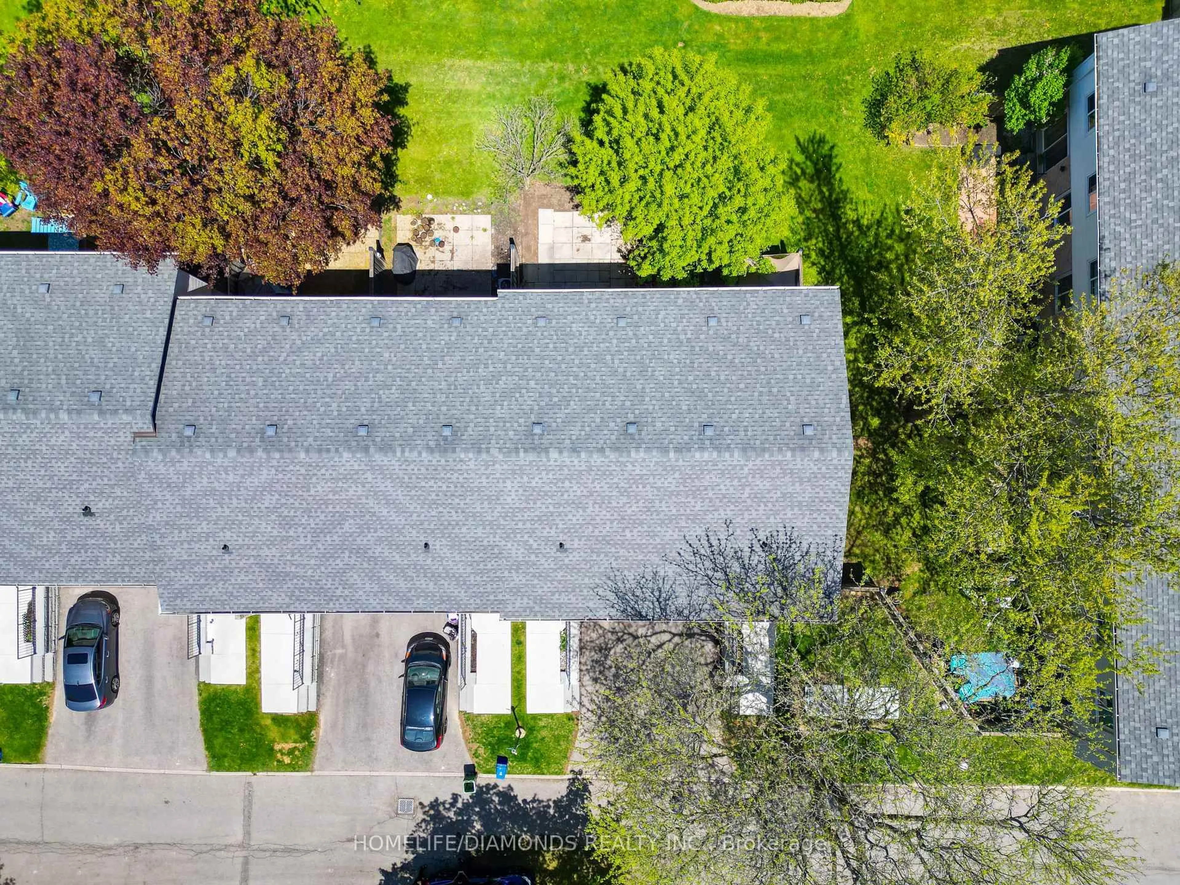 A pic from outside/outdoor area/front of a property/back of a property/a pic from drone, street for 262 KENORA Ave #35, Hamilton Ontario L8E 3Y3