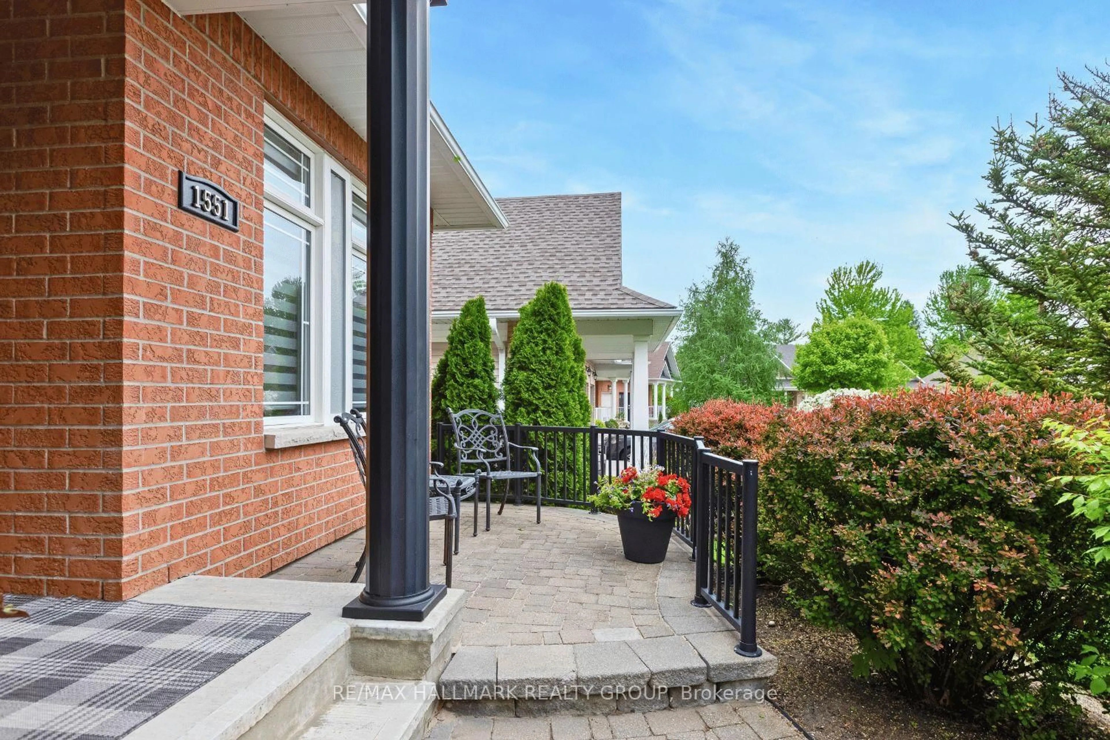 Patio, street for 1551 Henri Lauzon St, Ottawa Ontario K1C 7R9
